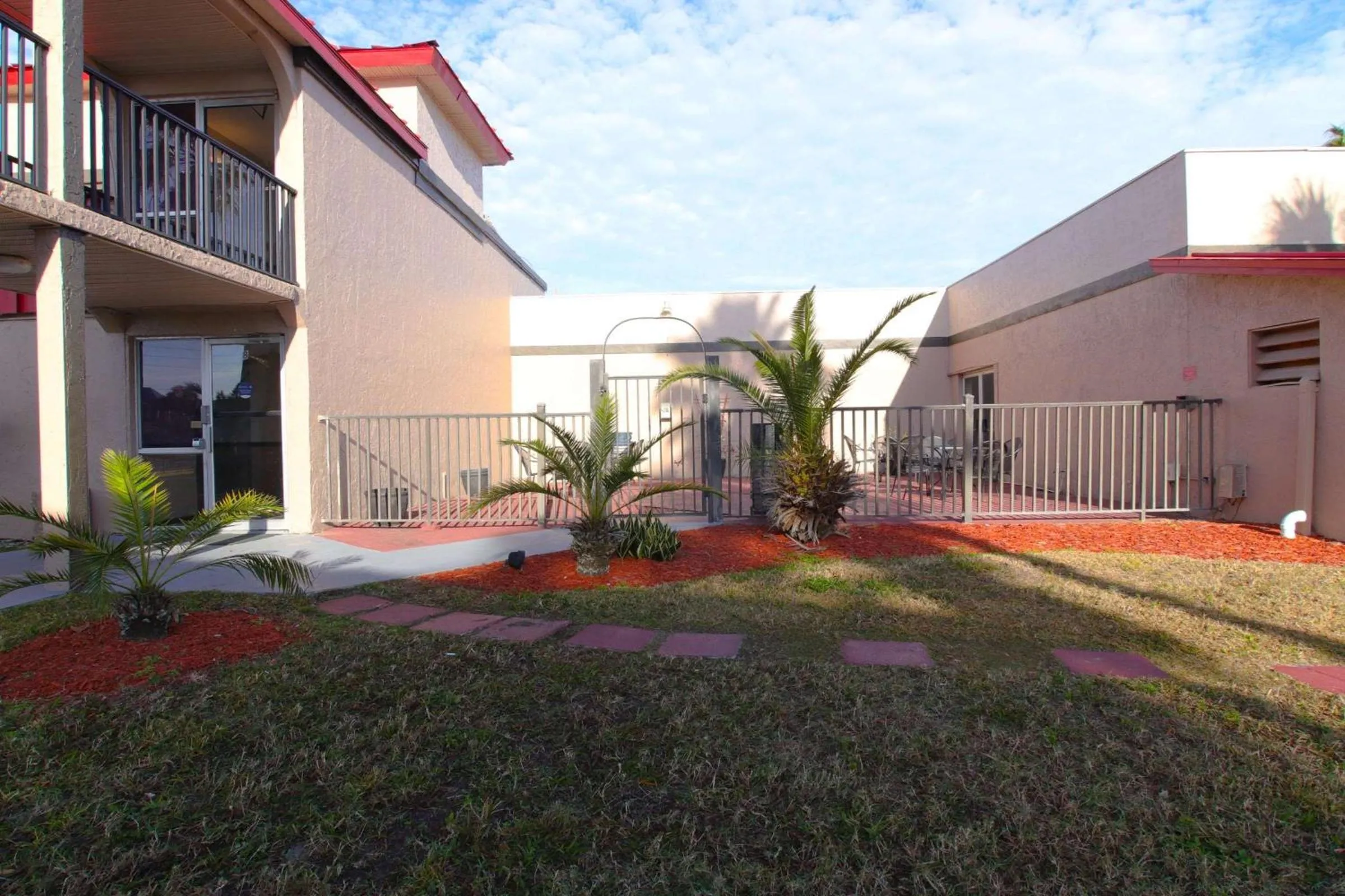 Property building in Ramada by Wyndham Davenport Orlando South