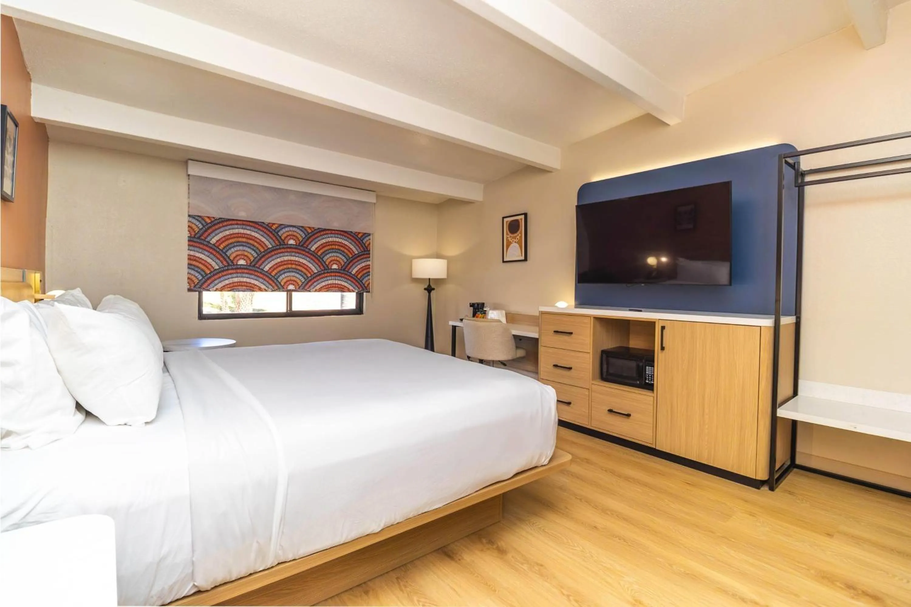 TV and multimedia, Bed in Ramada by Wyndham Davenport Orlando South