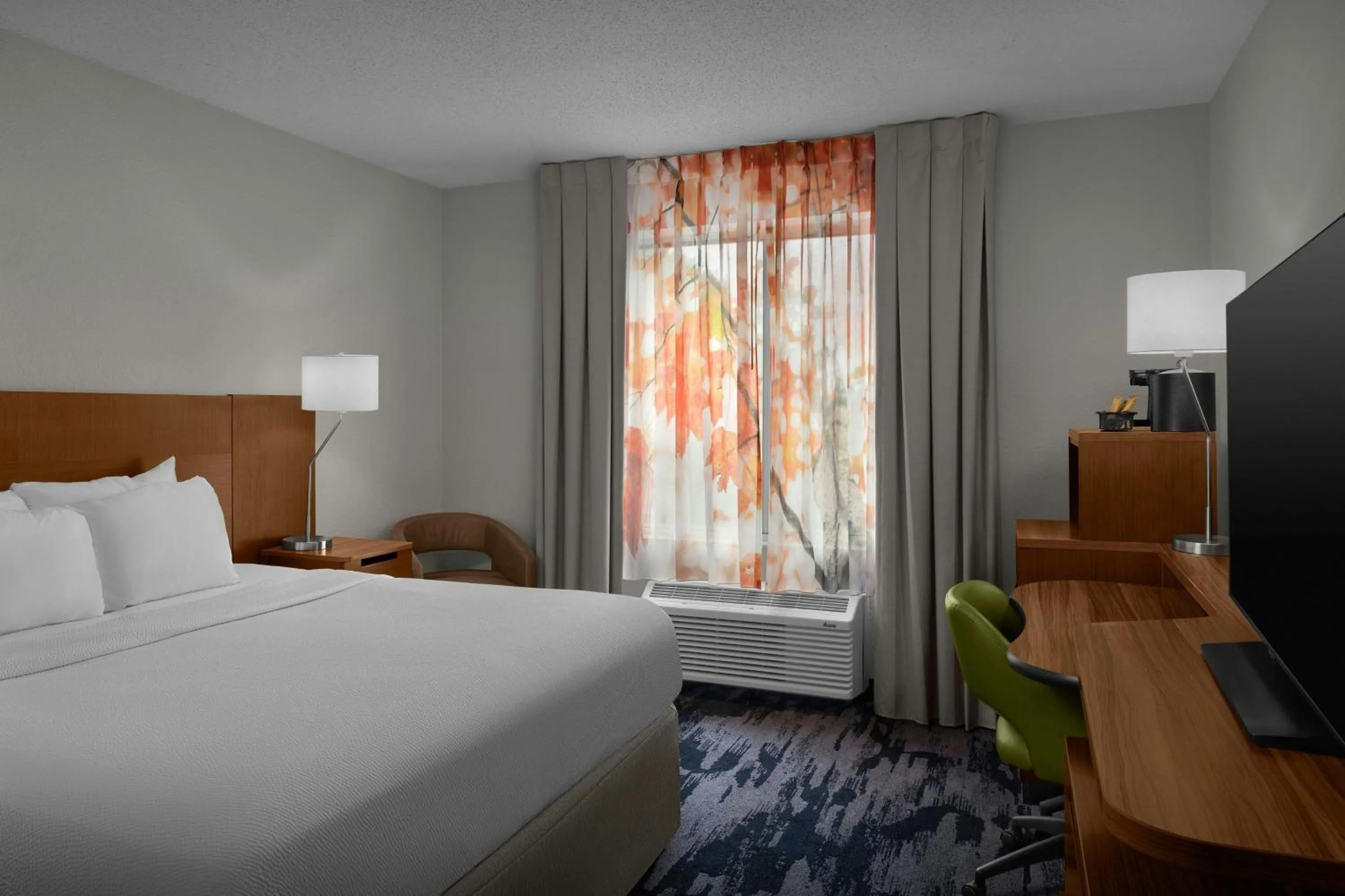 Photo of the whole room, Bed in Fairfield Inn and Suites by Marriott Emporia I-95
