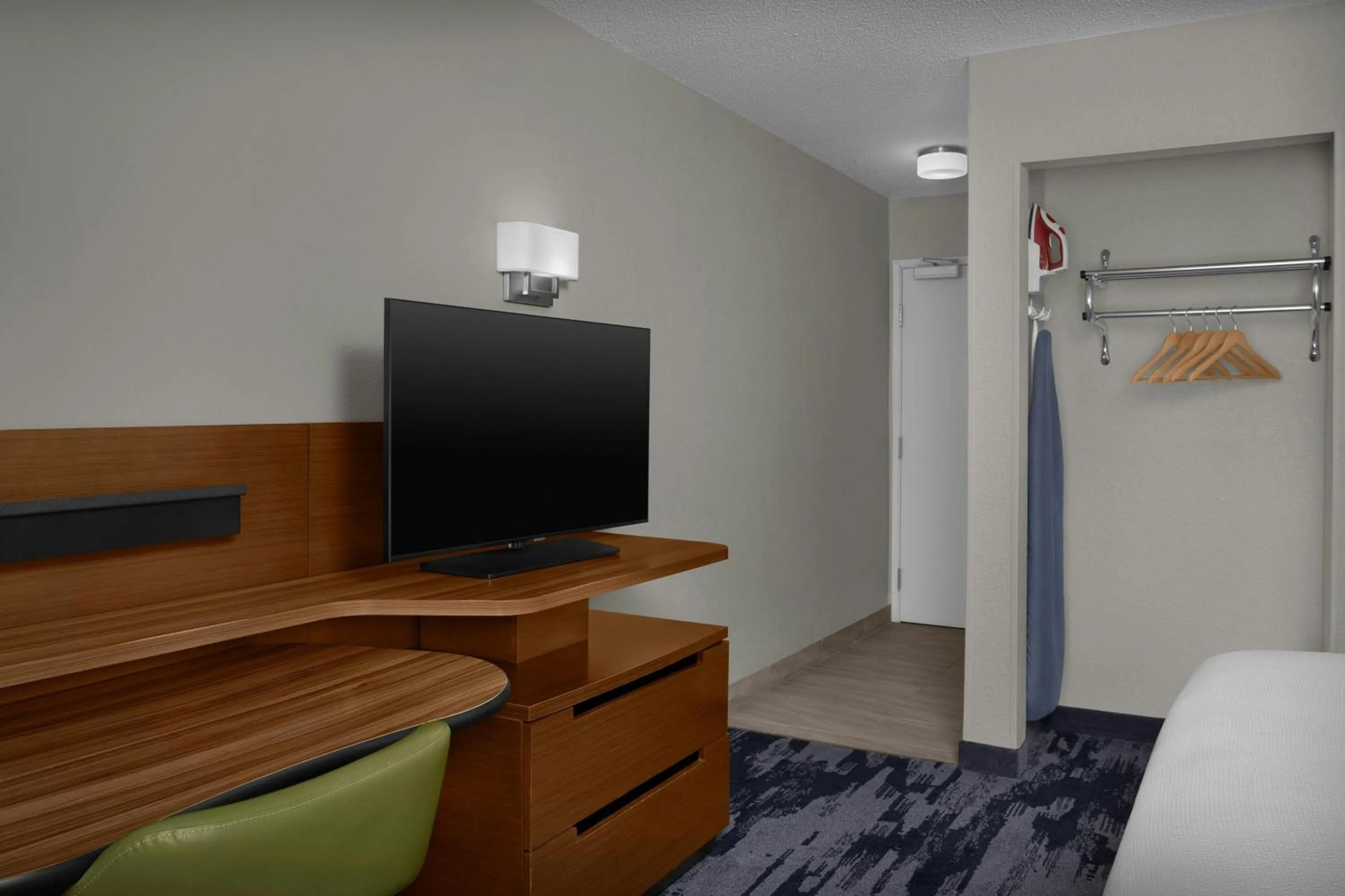 Bedroom, Bed in Fairfield Inn and Suites by Marriott Emporia I-95