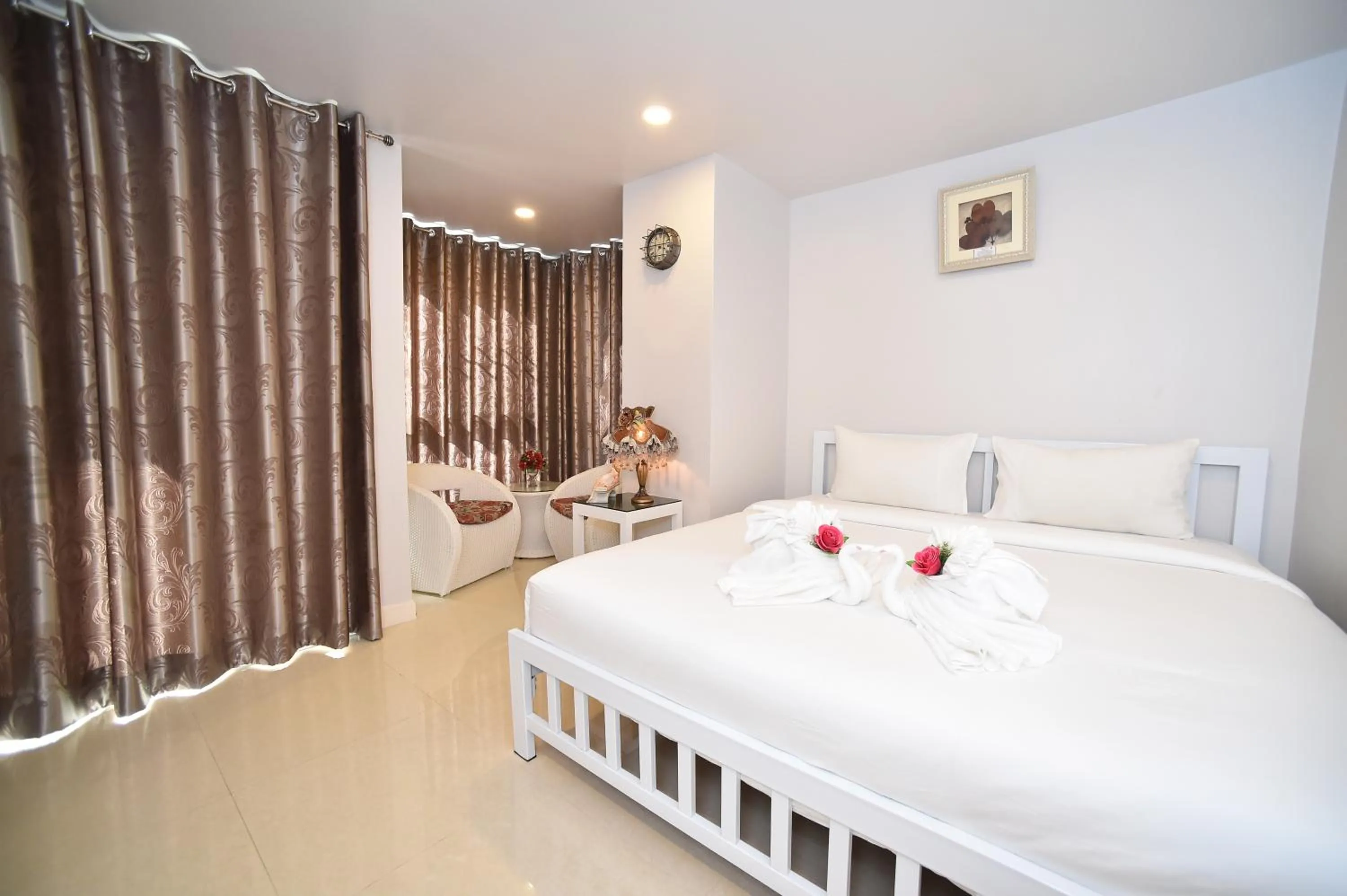 Bed in Parvena Hotel Sathorn