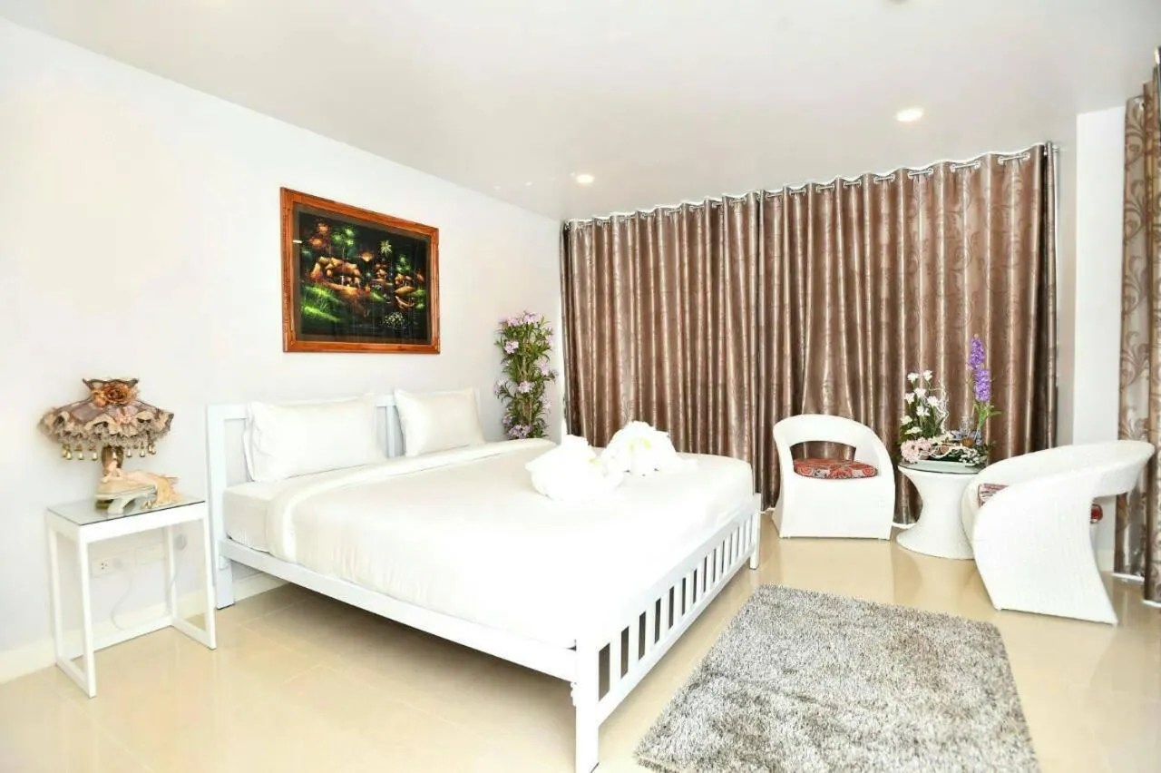 Bed in Parvena Hotel Sathorn