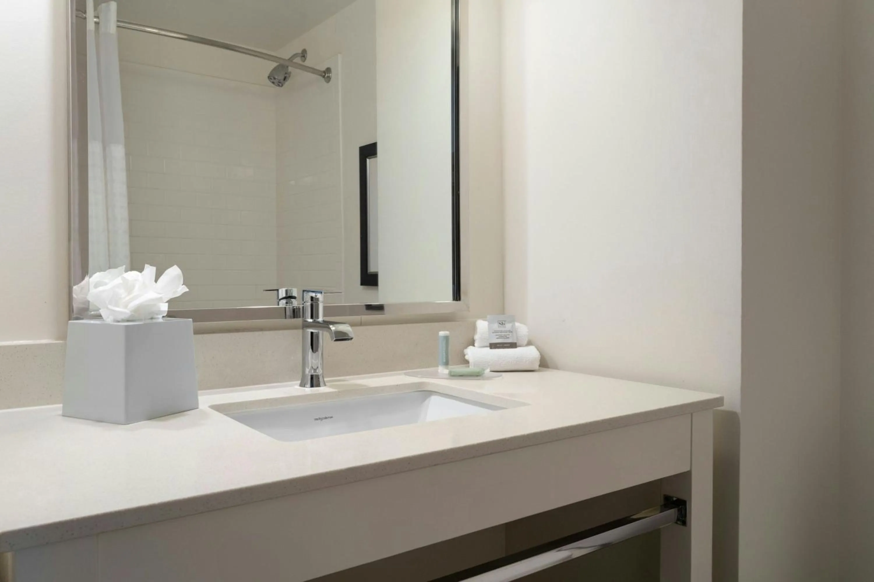 Bathroom in Fairfield Inn & Suites by Marriott Chattanooga