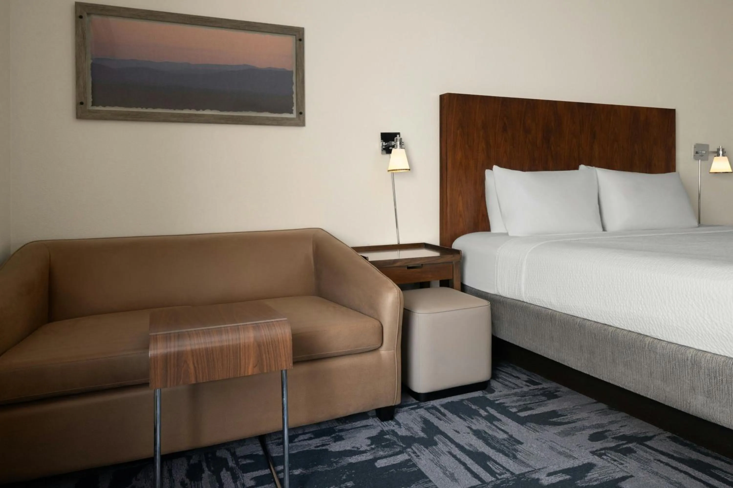 Photo of the whole room, Bed in Fairfield Inn & Suites by Marriott Chattanooga