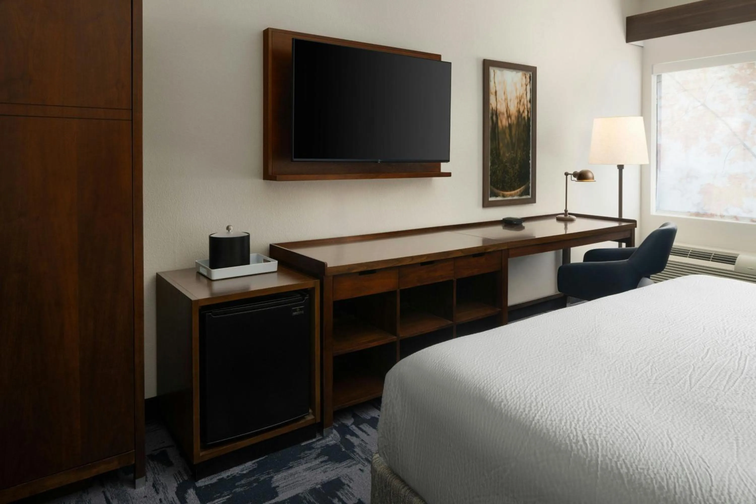 Photo of the whole room, Bed in Fairfield Inn & Suites by Marriott Chattanooga