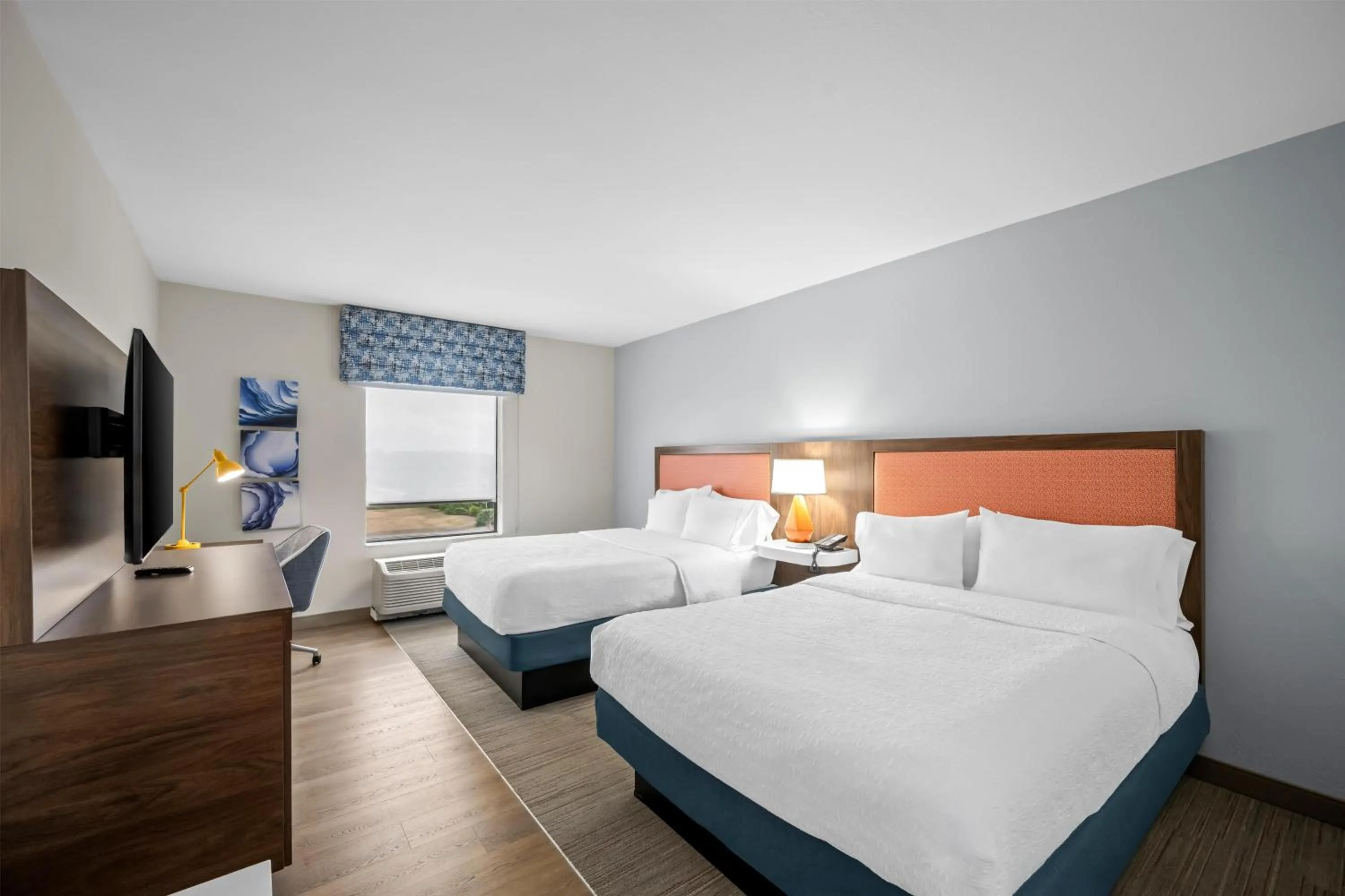 Bed in Hampton Inn & Suites Ft. Lauderdale/West-Sawgrass/Tamarac, FL