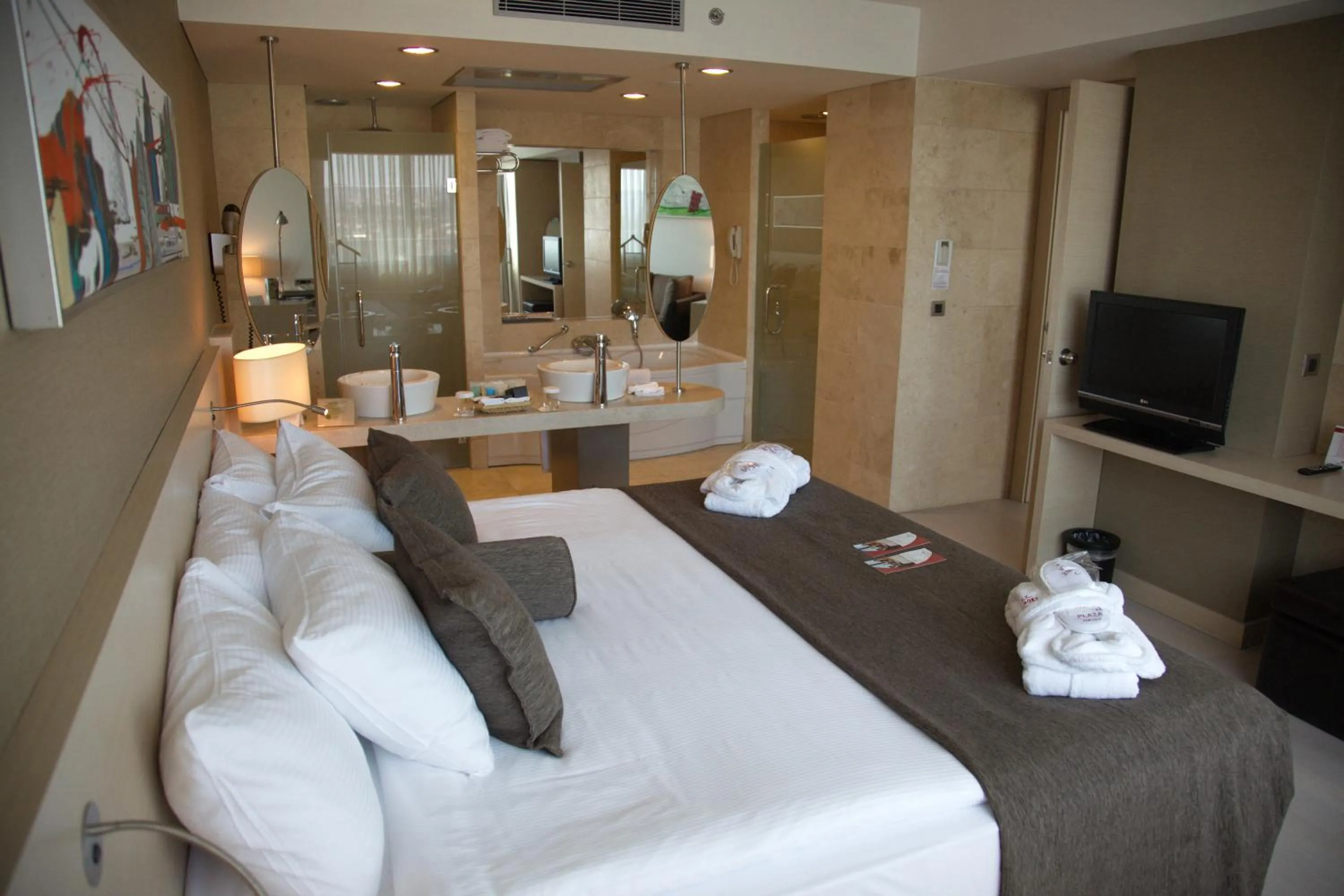 Photo of the whole room, Bed in CPAnkara Hotel