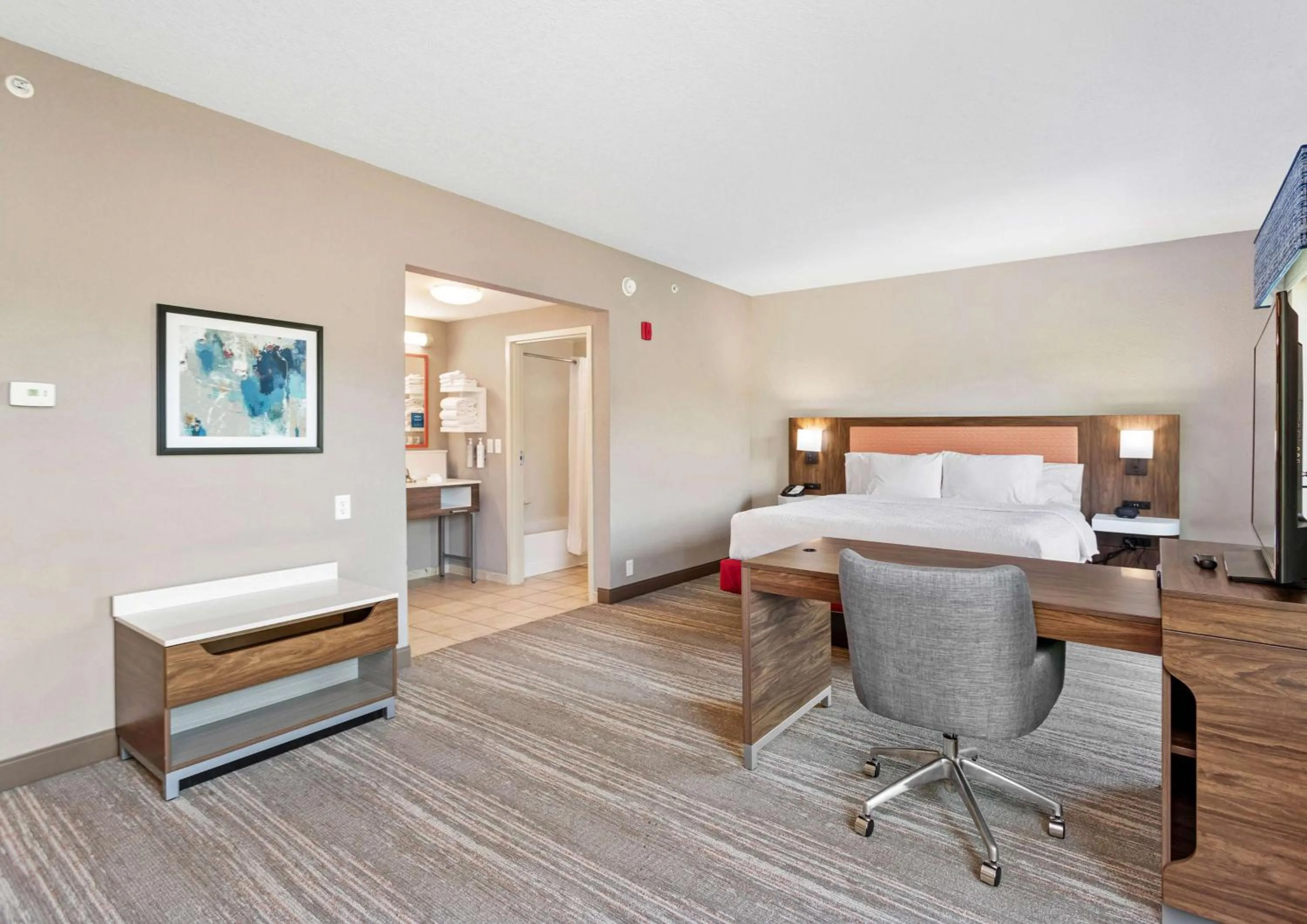 Bed in Hampton Inn & Suites Orlando-Apopka