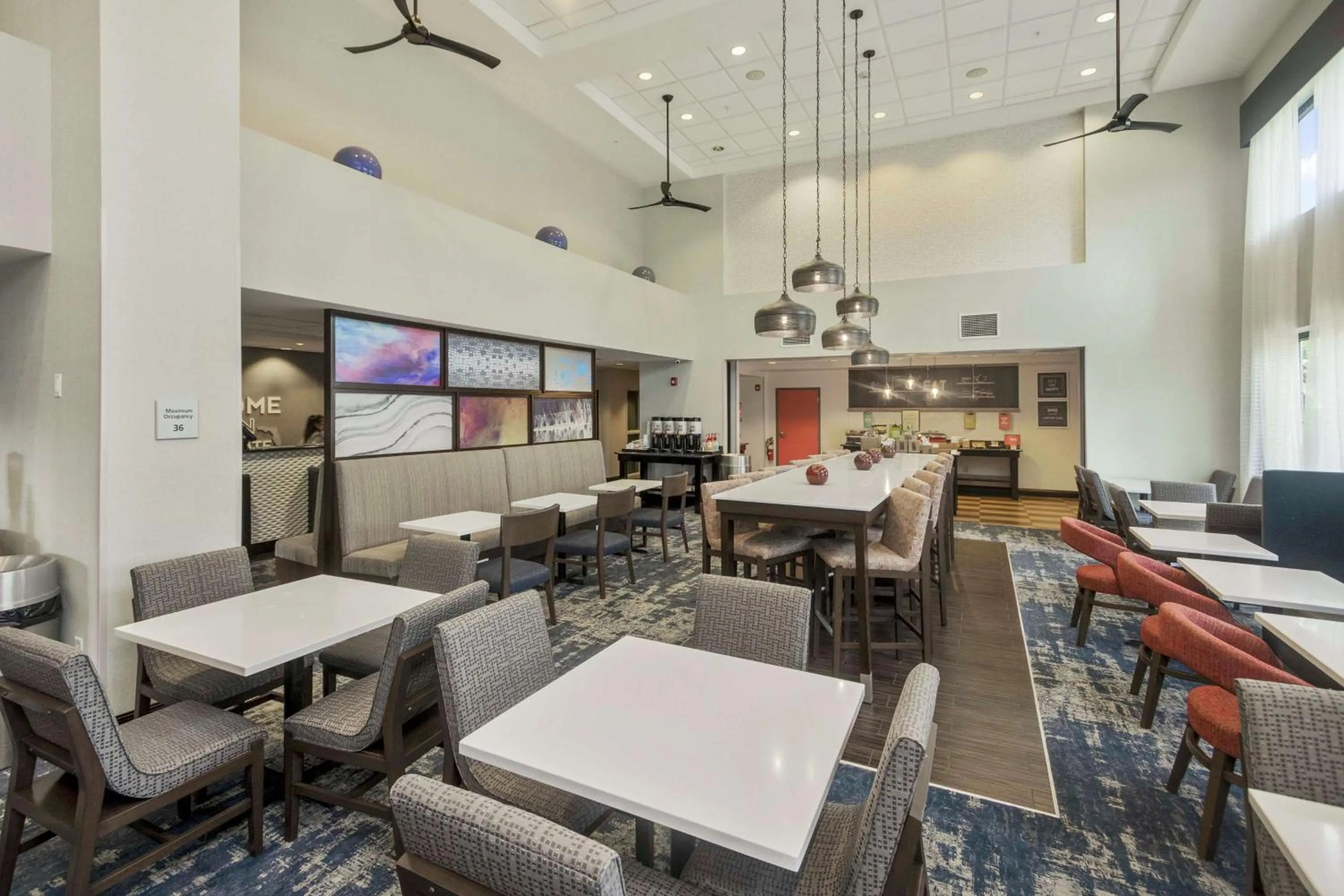 Dining area in Hampton Inn & Suites Orlando-Apopka