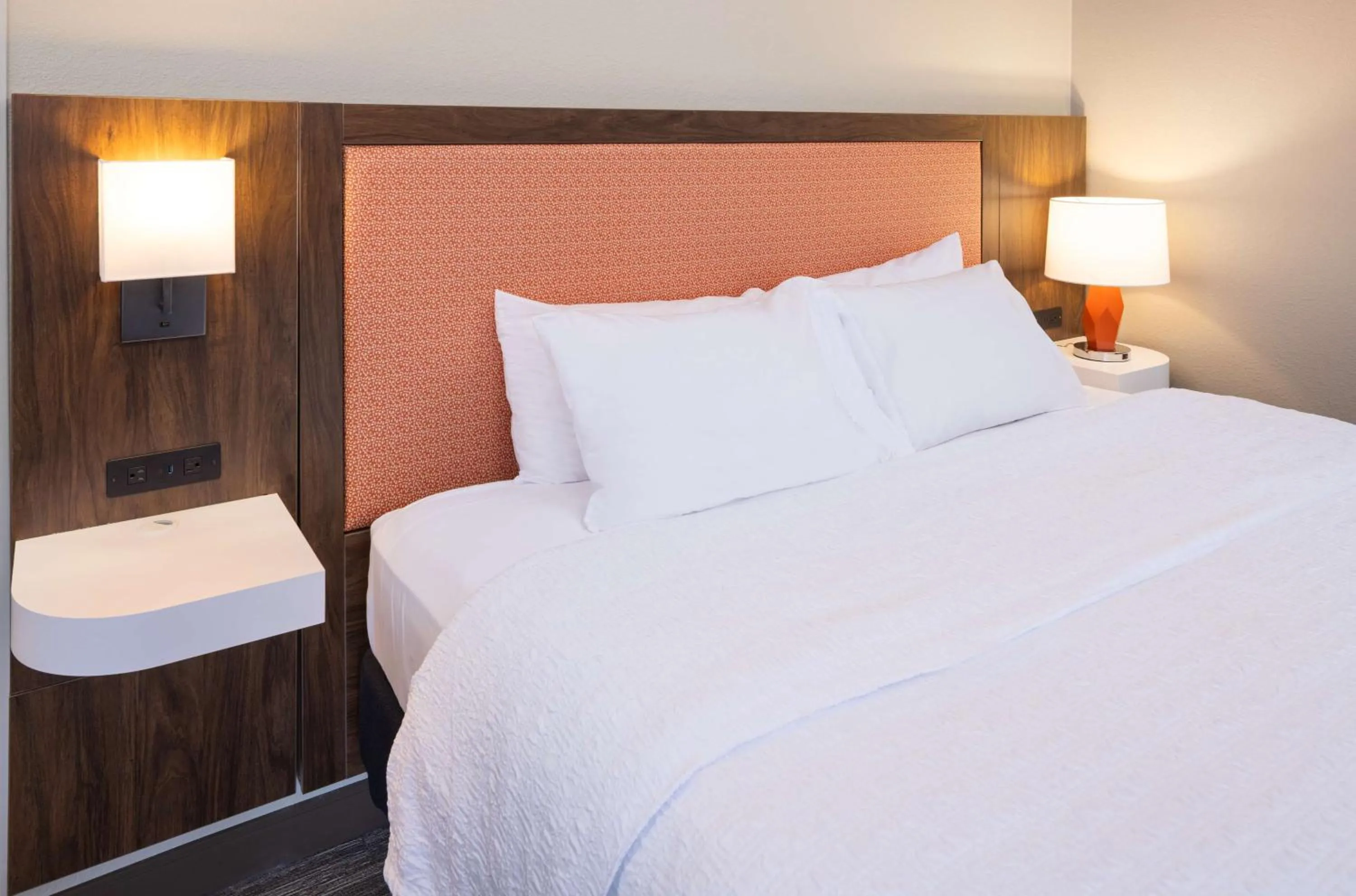 Bed in Hampton Inn Fairmont