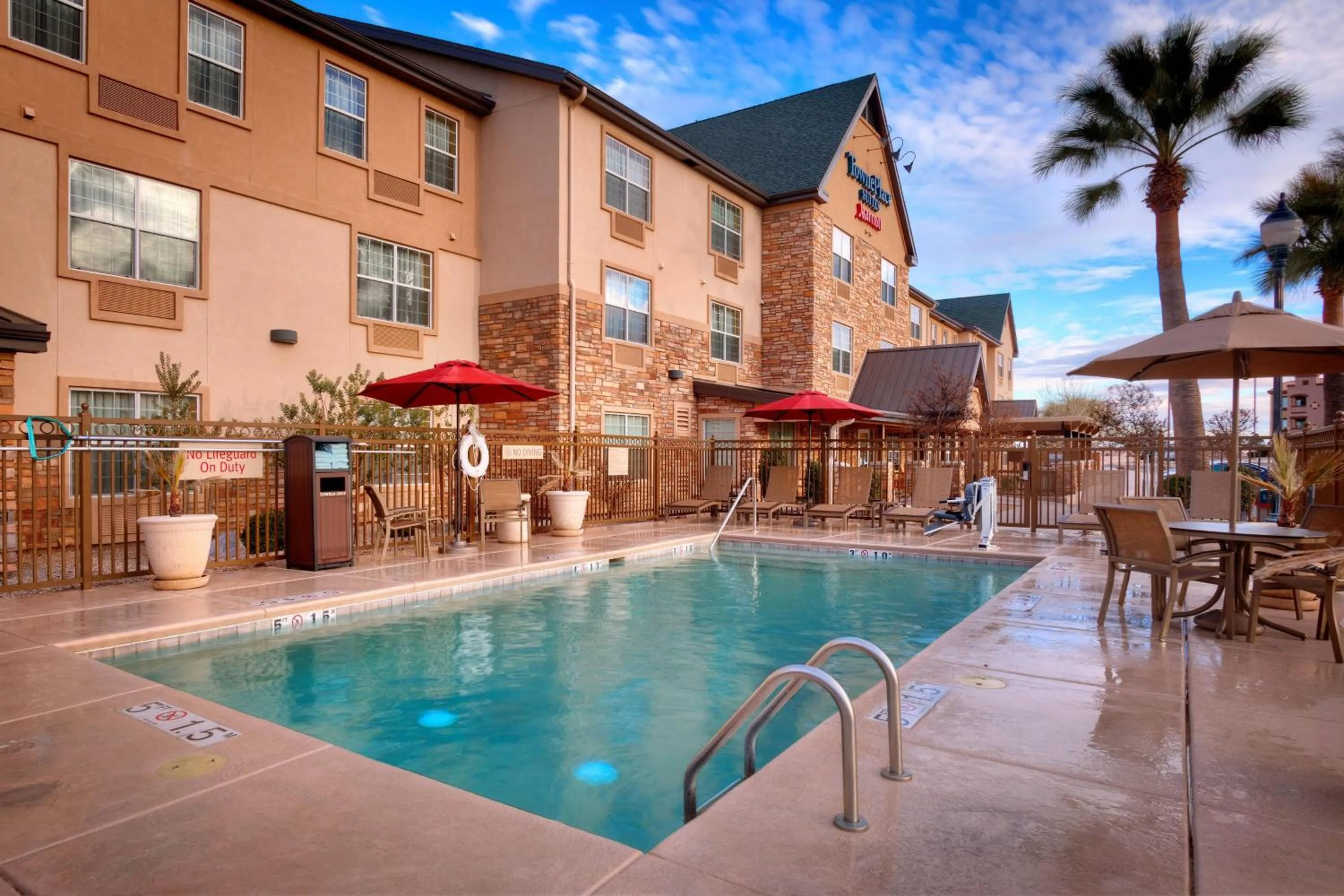 Swimming pool in TownePlace Suites by Marriott Sierra Vista