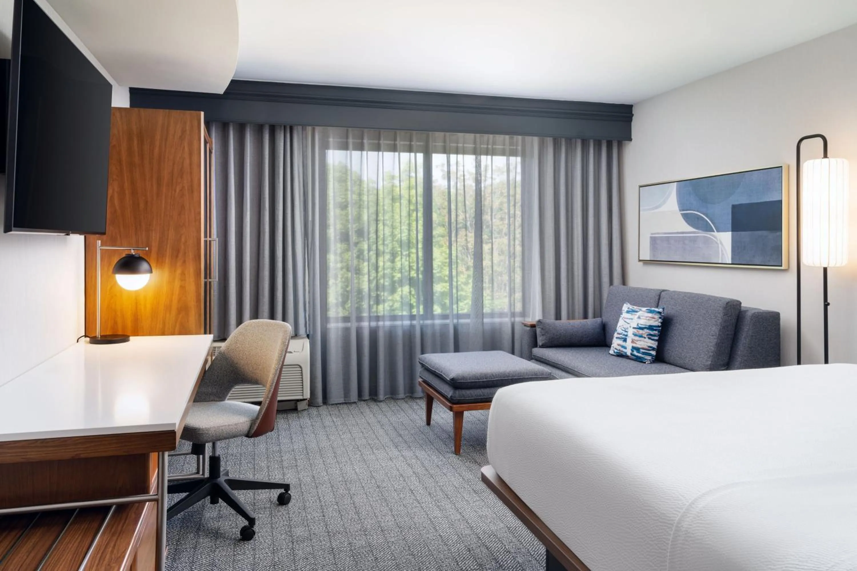 Photo of the whole room, Bed in Courtyard by Marriott Kingston