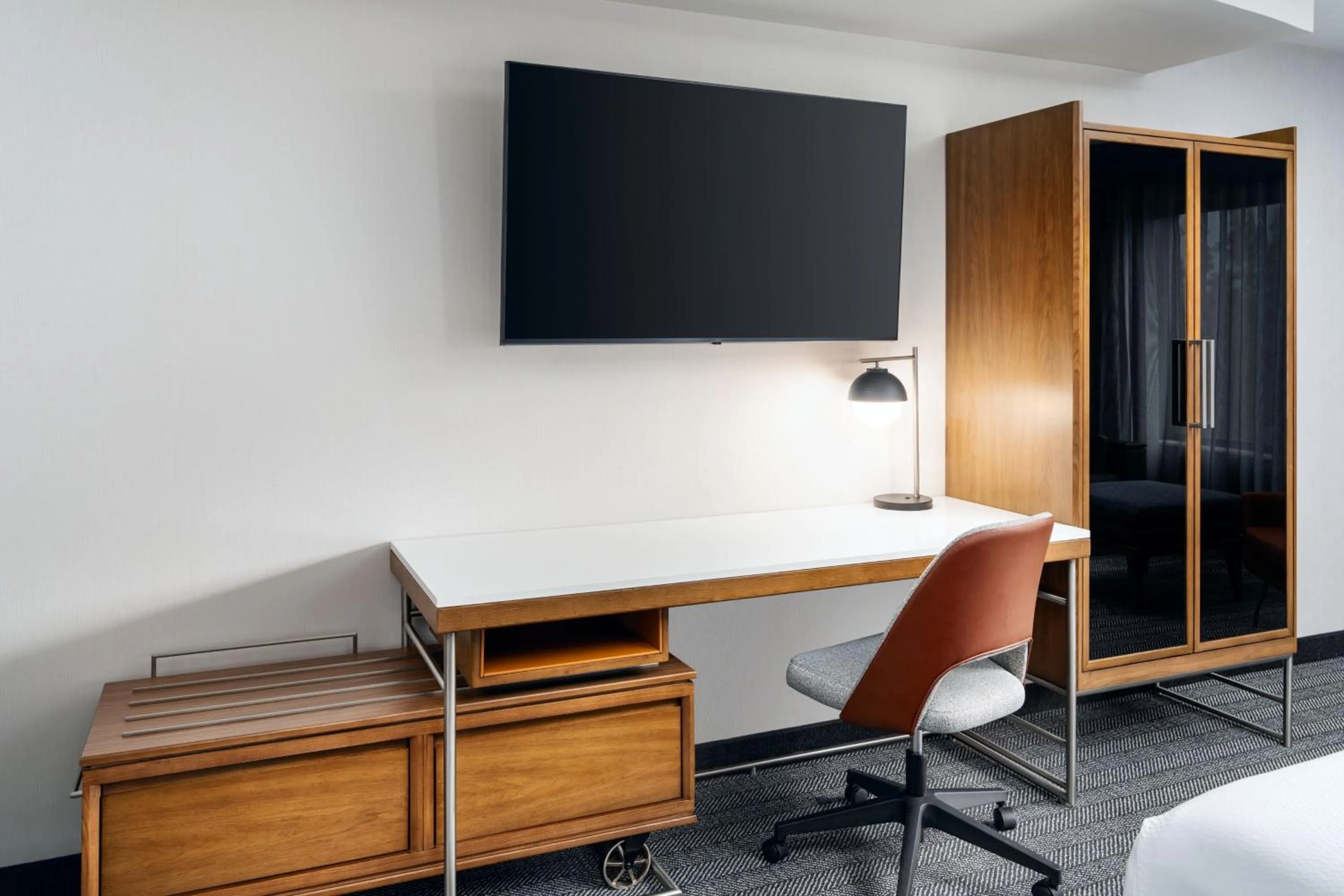 Photo of the whole room, Bed in Courtyard by Marriott Kingston