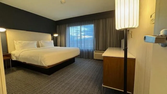 Bed in Courtyard by Marriott Kingston