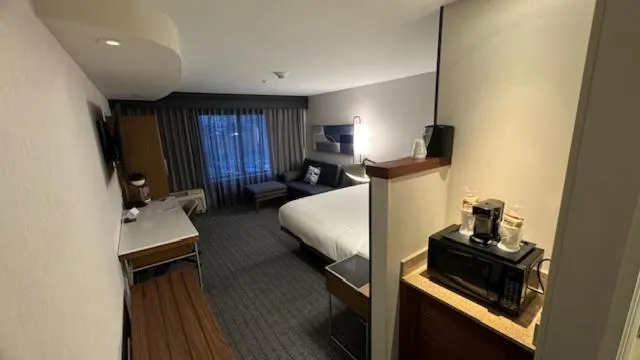 Bed in Courtyard by Marriott Kingston