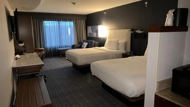 Bed in Courtyard by Marriott Kingston