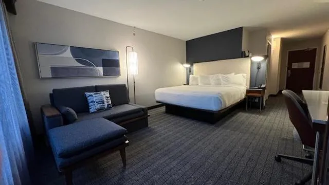 Bed in Courtyard by Marriott Kingston