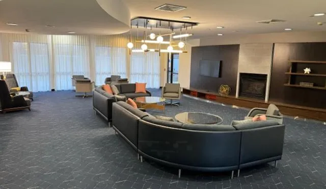 Communal lounge/ TV room in Courtyard by Marriott Kingston