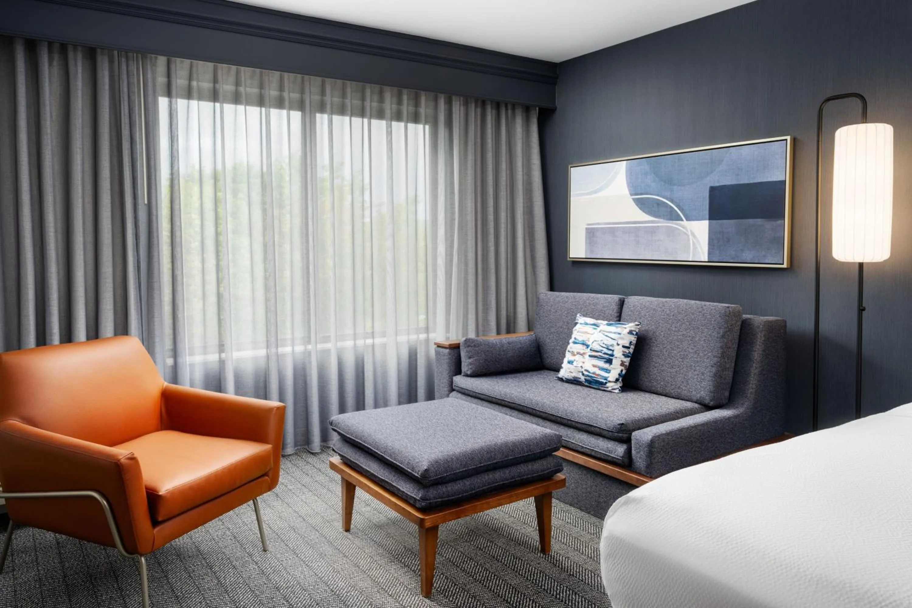 Photo of the whole room in Courtyard by Marriott Kingston