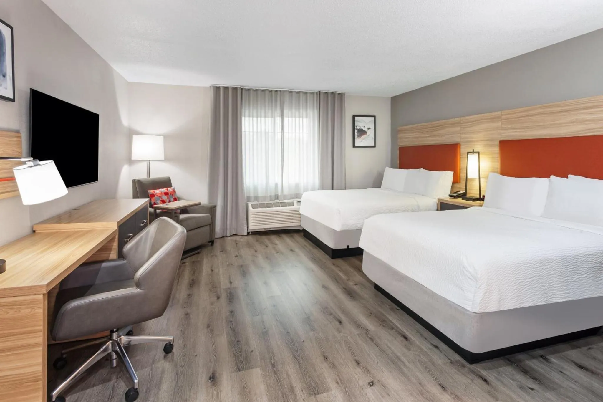 Photo of the whole room, Bed in Candlewood Suites Harrisonburg by IHG