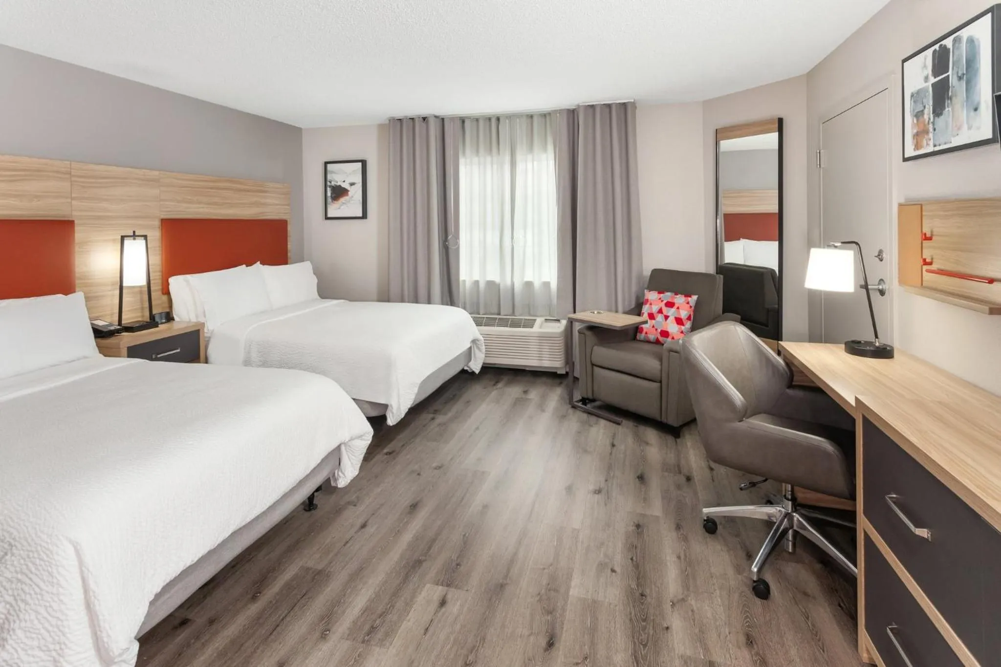 Photo of the whole room, Bed in Candlewood Suites Harrisonburg by IHG