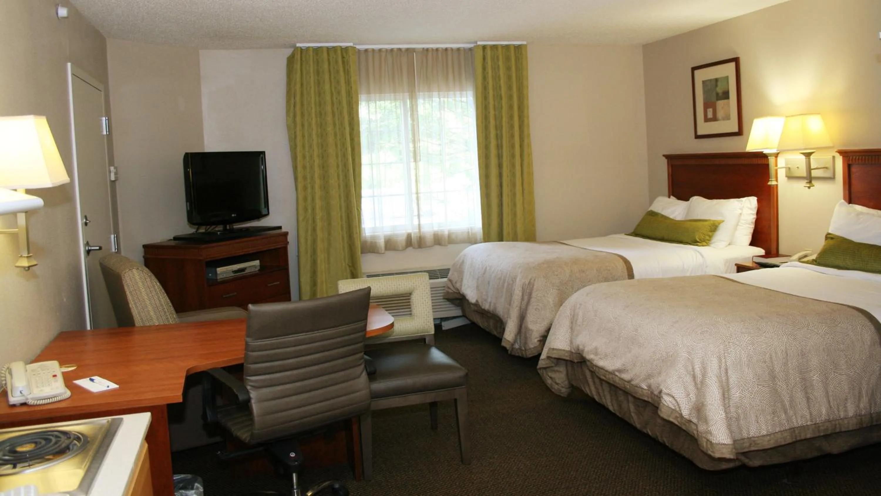 Photo of the whole room, Bed in Candlewood Suites Harrisonburg by IHG