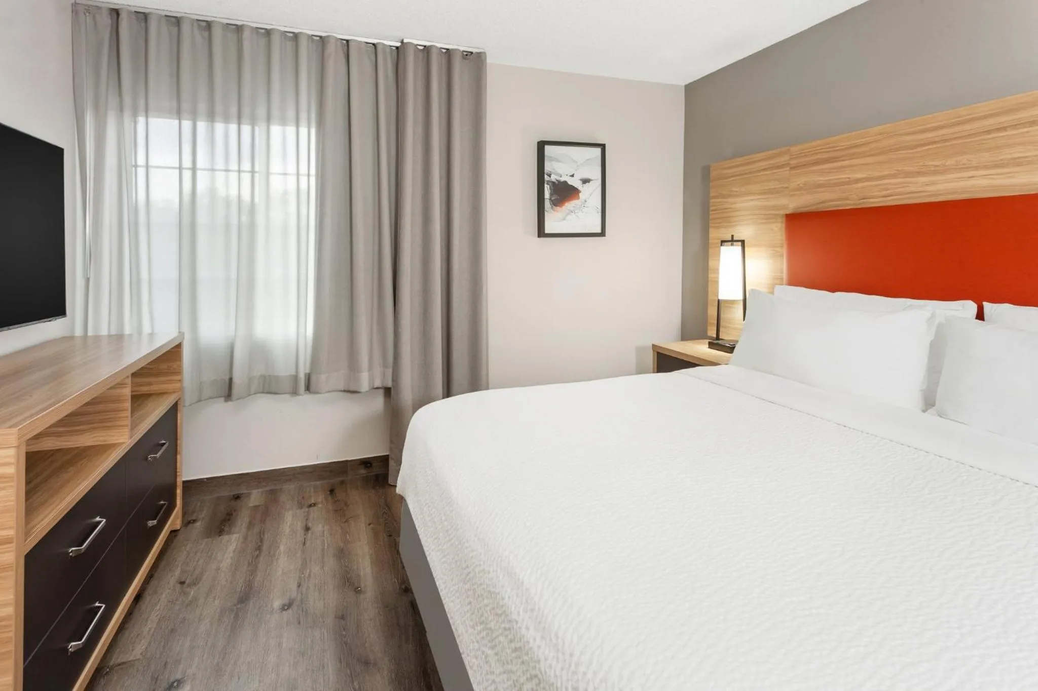 Photo of the whole room, Bed in Candlewood Suites Harrisonburg by IHG