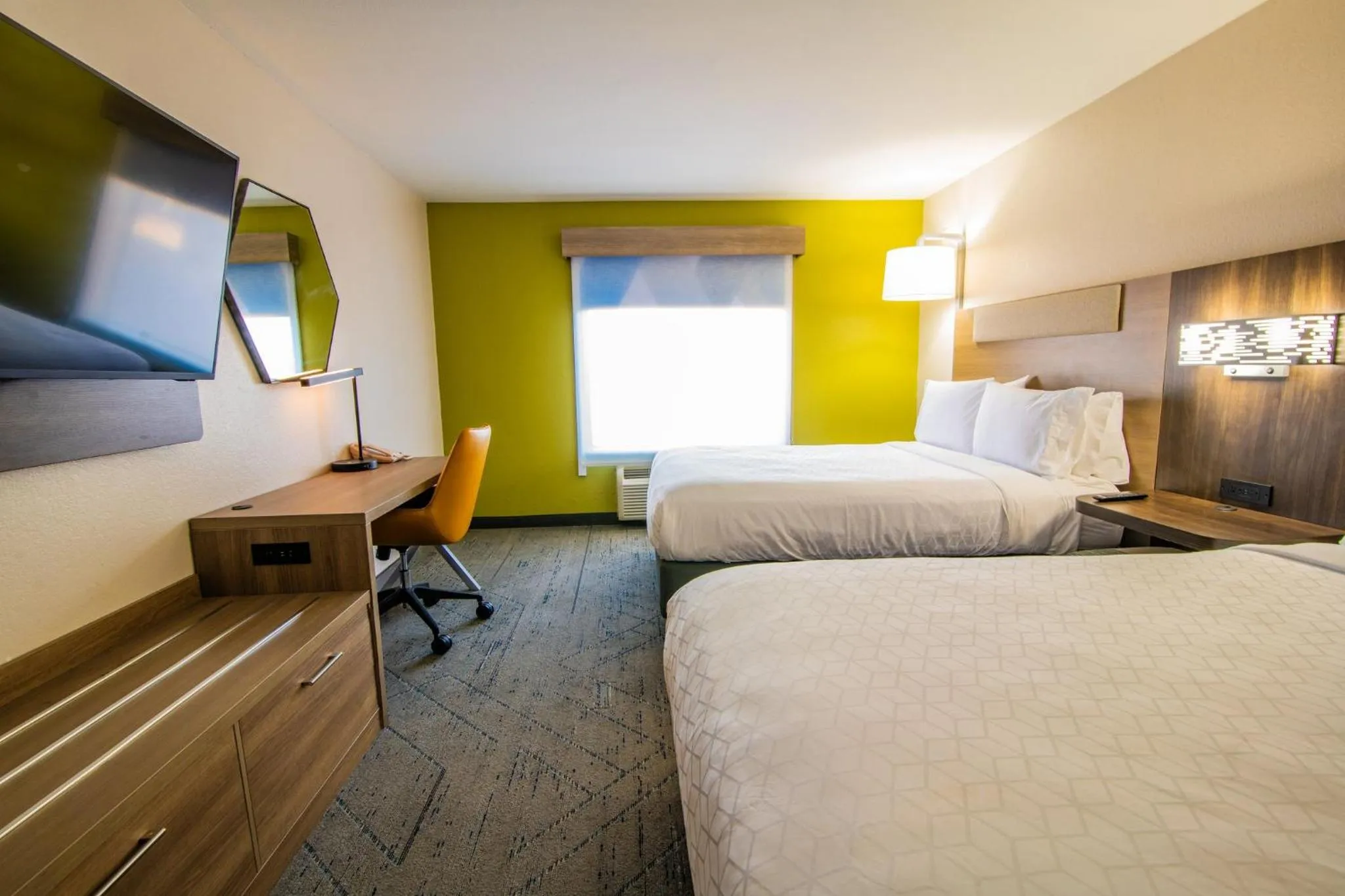 Photo of the whole room, Bed in Holiday Inn Express & Suites College Station by IHG