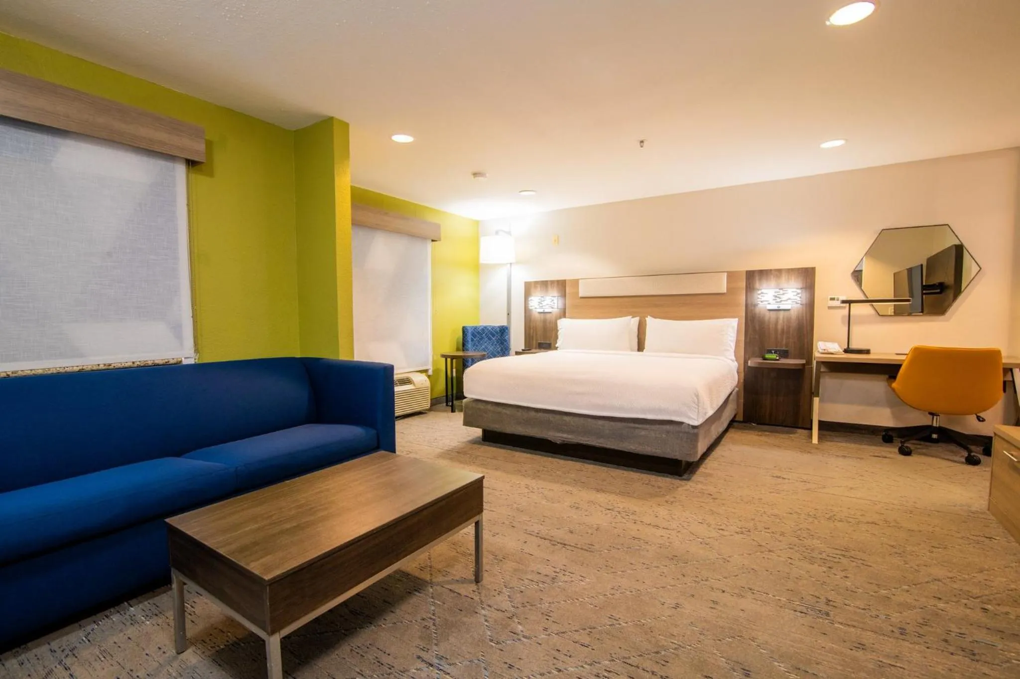 Photo of the whole room, Bed in Holiday Inn Express & Suites College Station by IHG