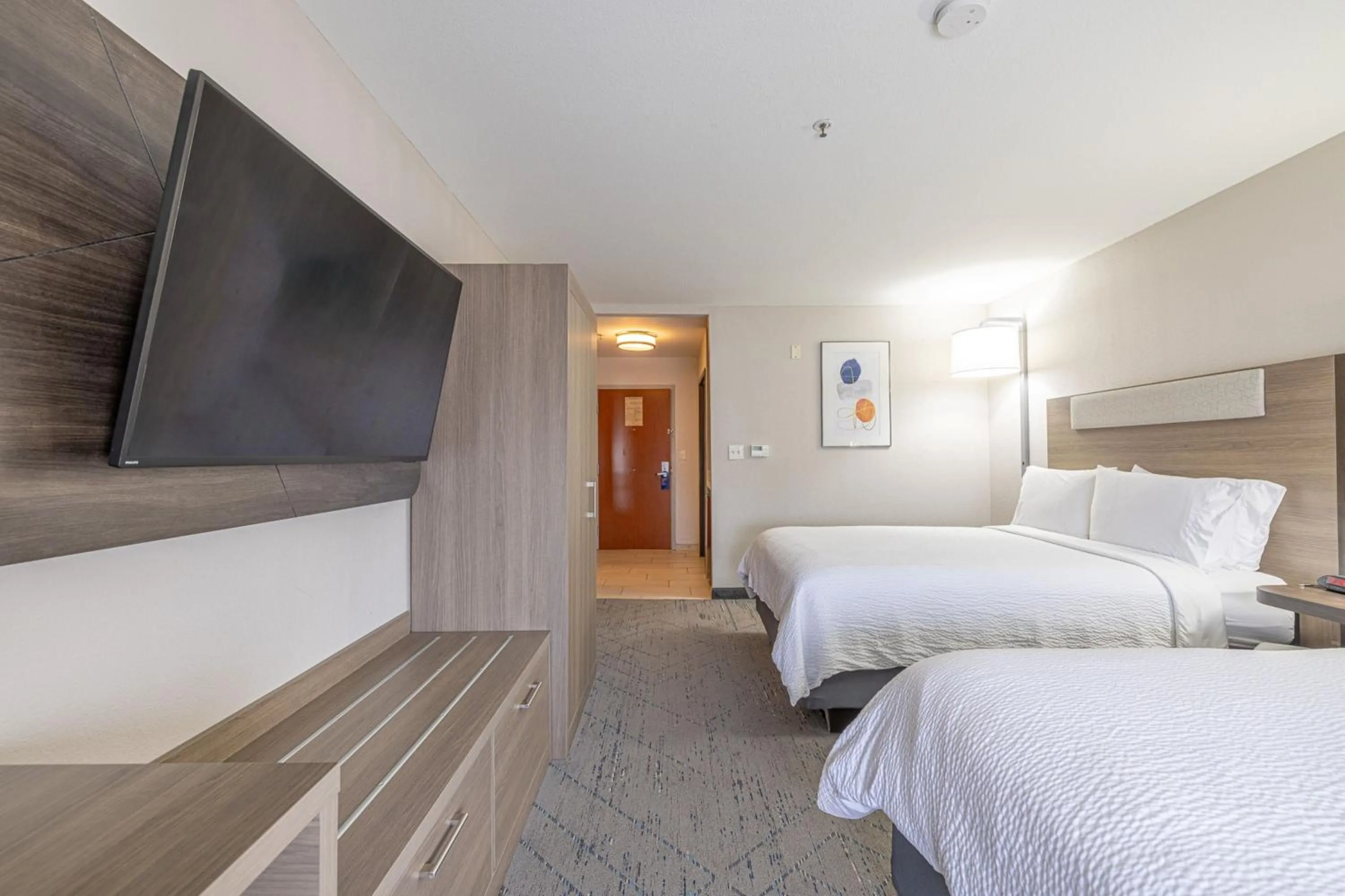 Photo of the whole room, Bed in Holiday Inn Express & Suites College Station by IHG