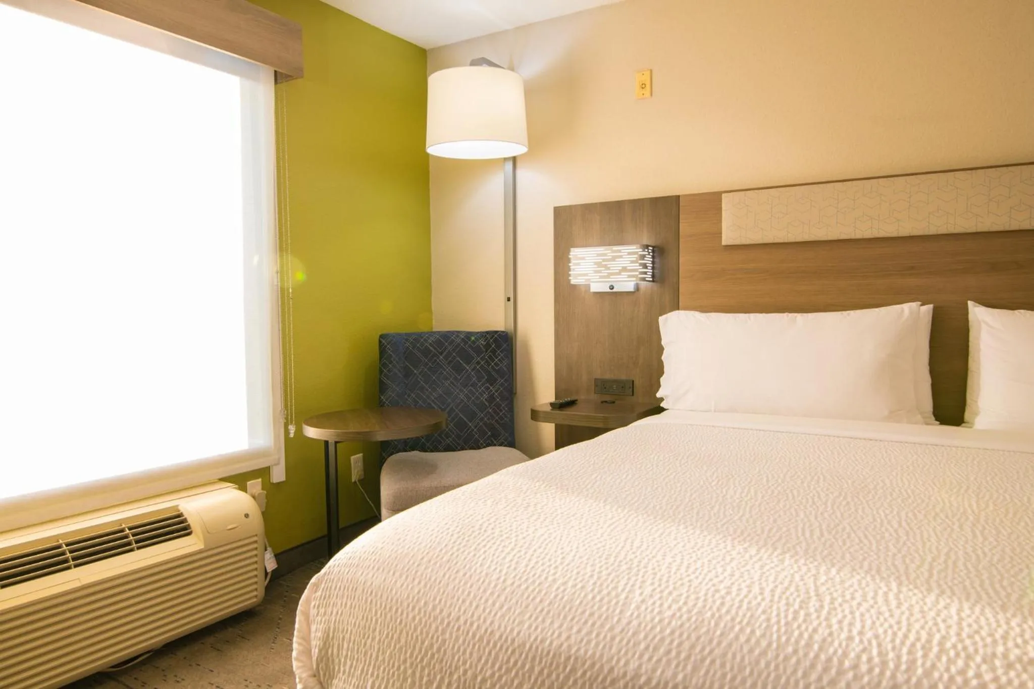 Photo of the whole room, Bed in Holiday Inn Express & Suites College Station by IHG