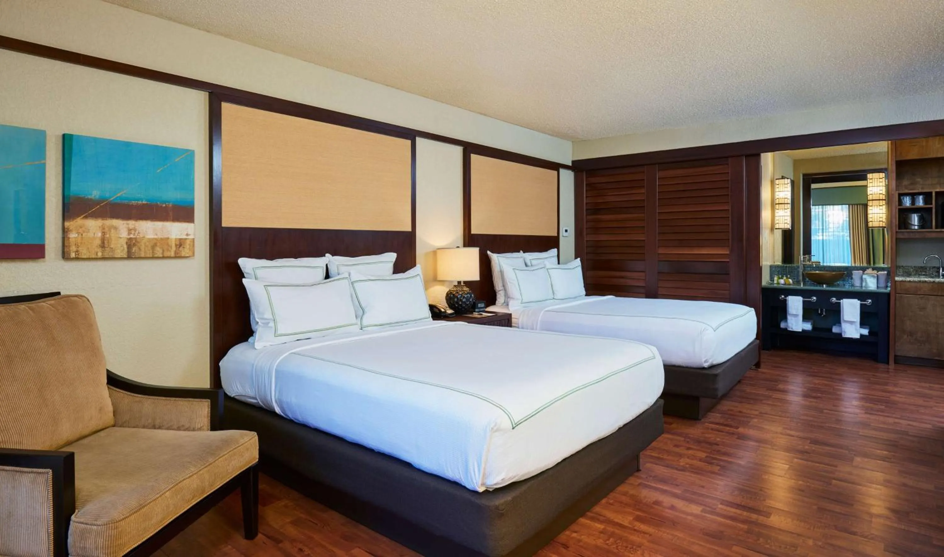 Bed in DoubleTree by Hilton Hotel Orlando at SeaWorld