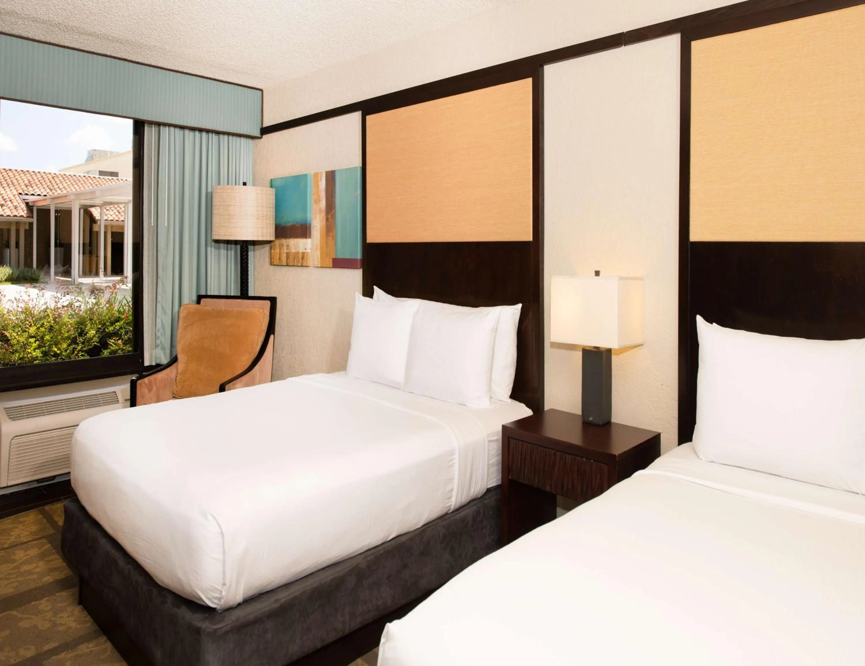 Bed in DoubleTree by Hilton Hotel Orlando at SeaWorld