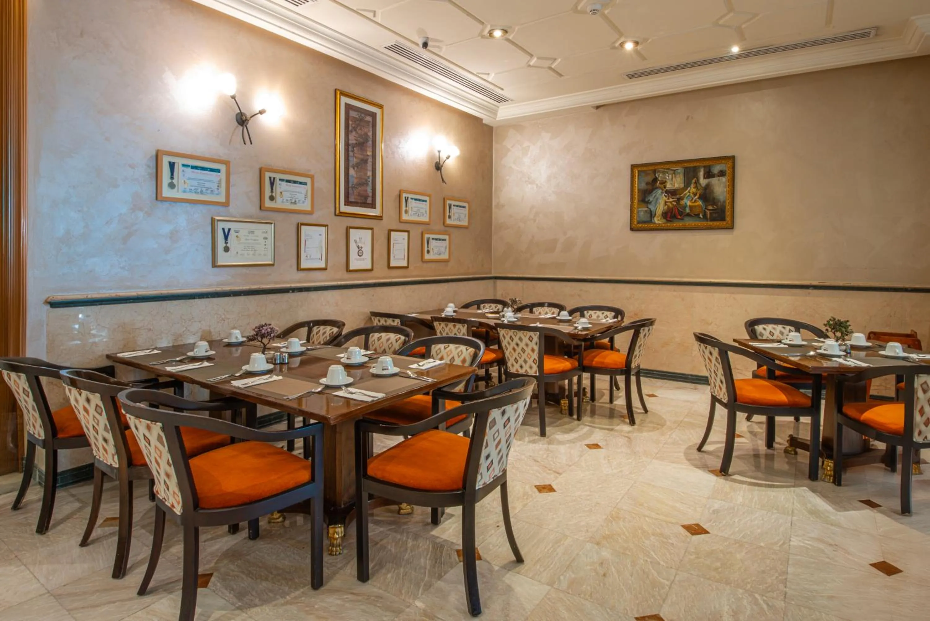 Restaurant/places to eat in Bristol Hotel