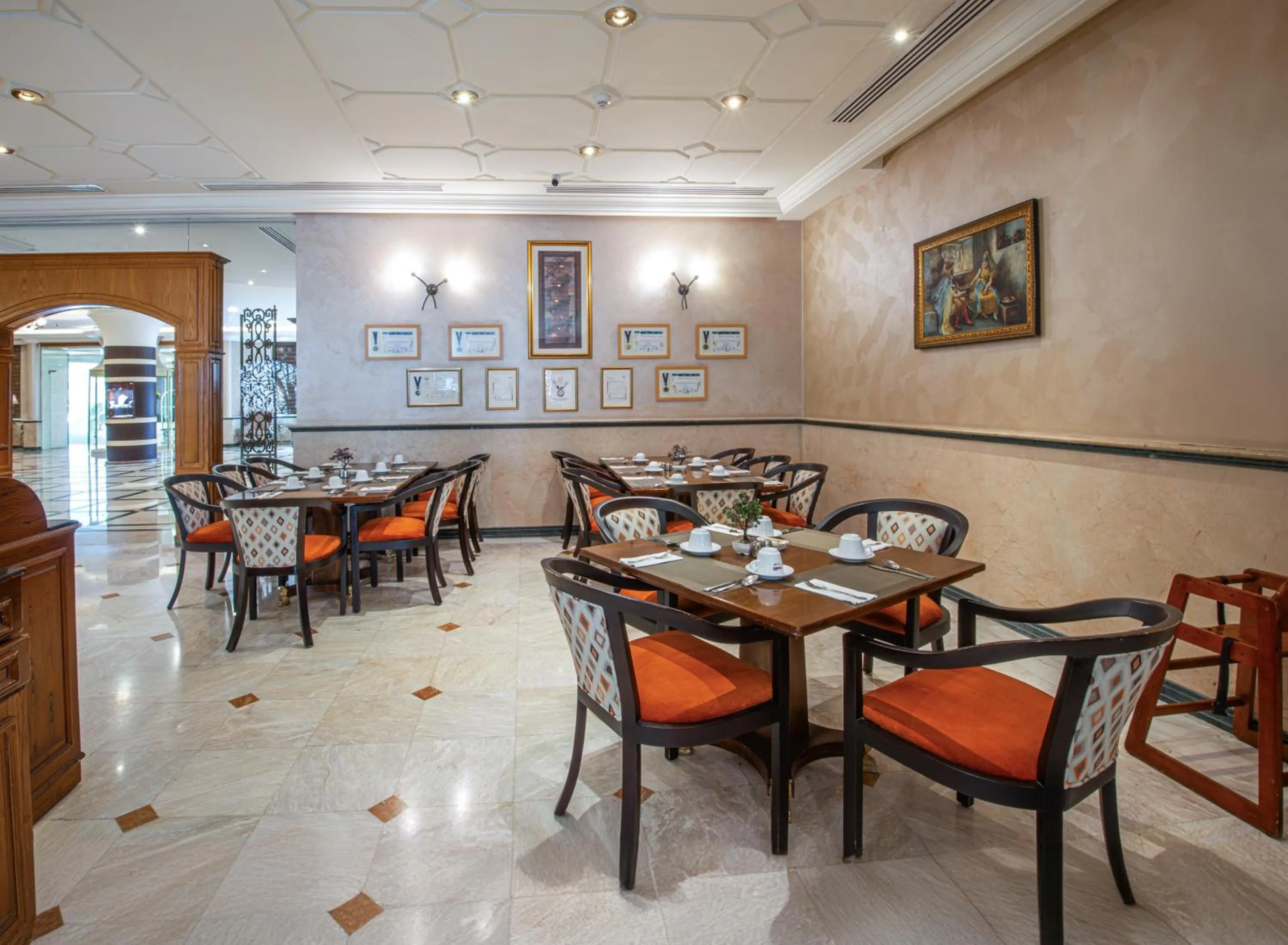 Restaurant/places to eat in Bristol Hotel