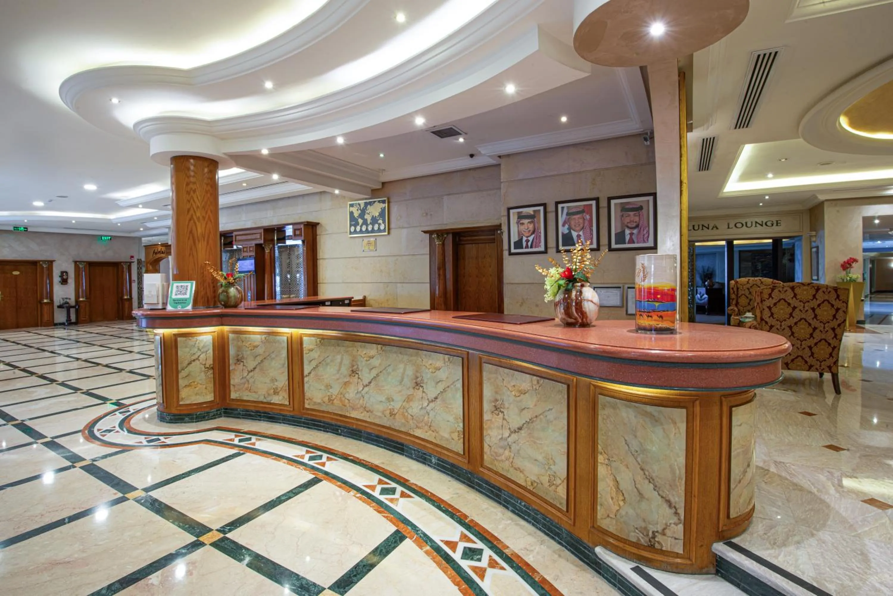 Lobby or reception in Bristol Hotel