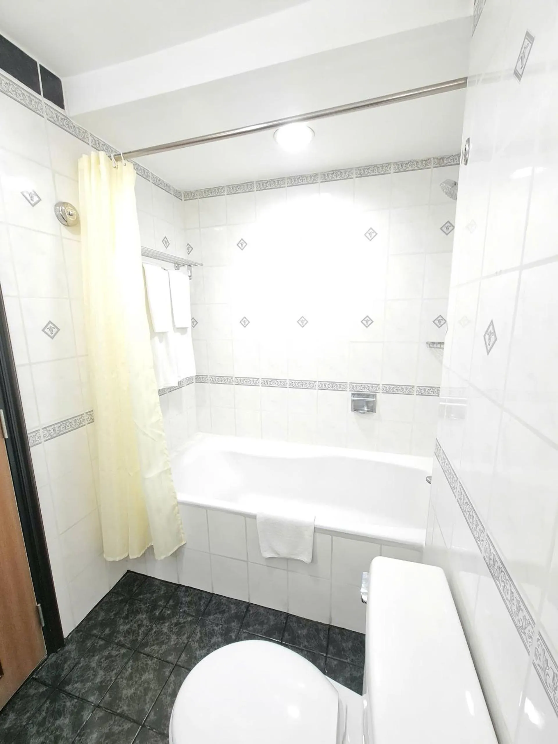 Toilet in Sunway Hotel Hanoi