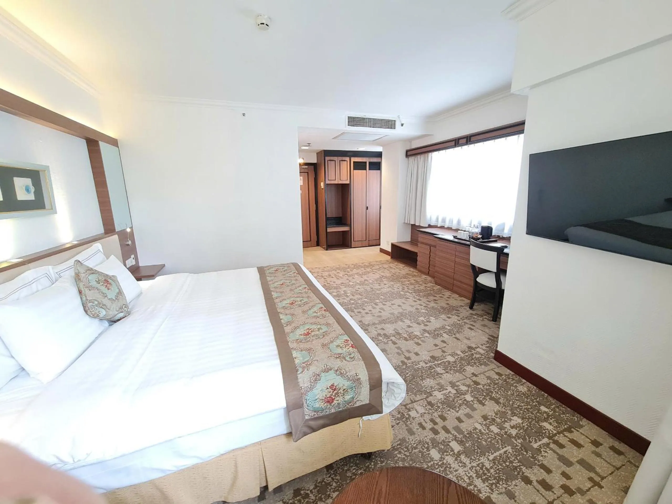 TV and multimedia, Bed in Sunway Hotel Hanoi