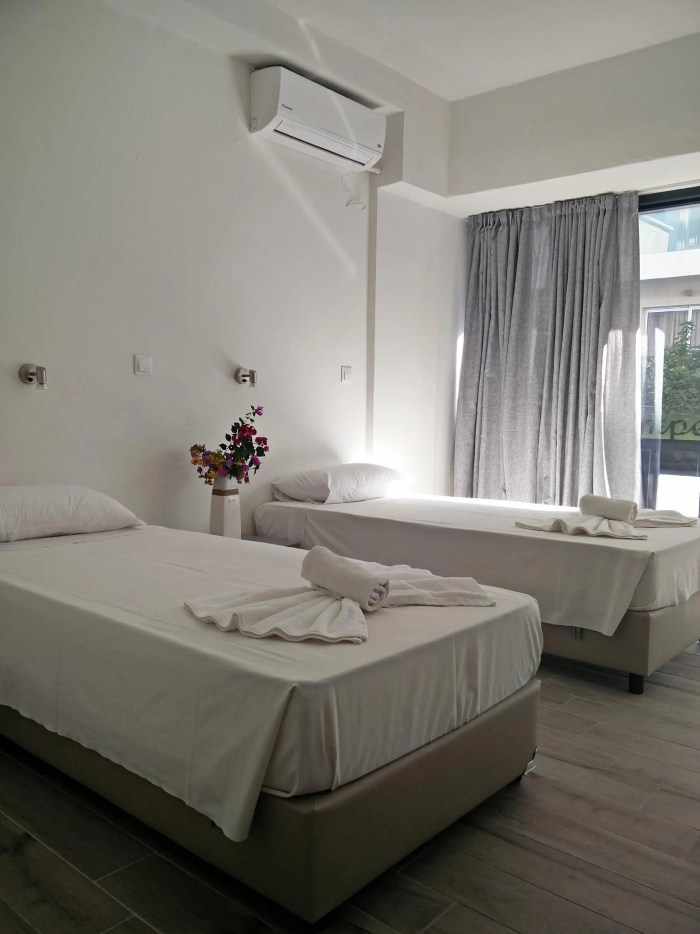 Photo of the whole room, Bed in New York Hotel