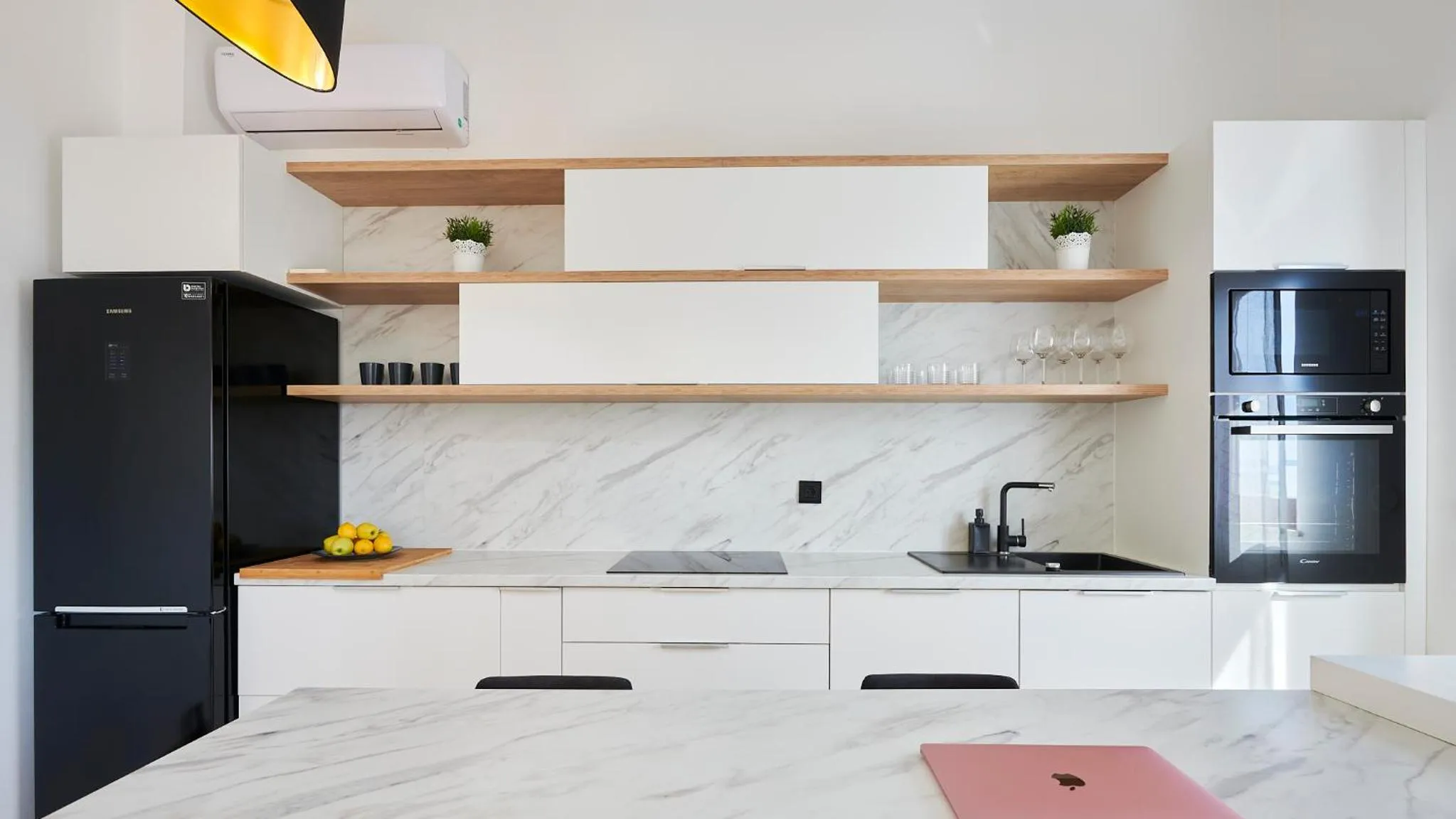 Kitchen or kitchenette in Villa M