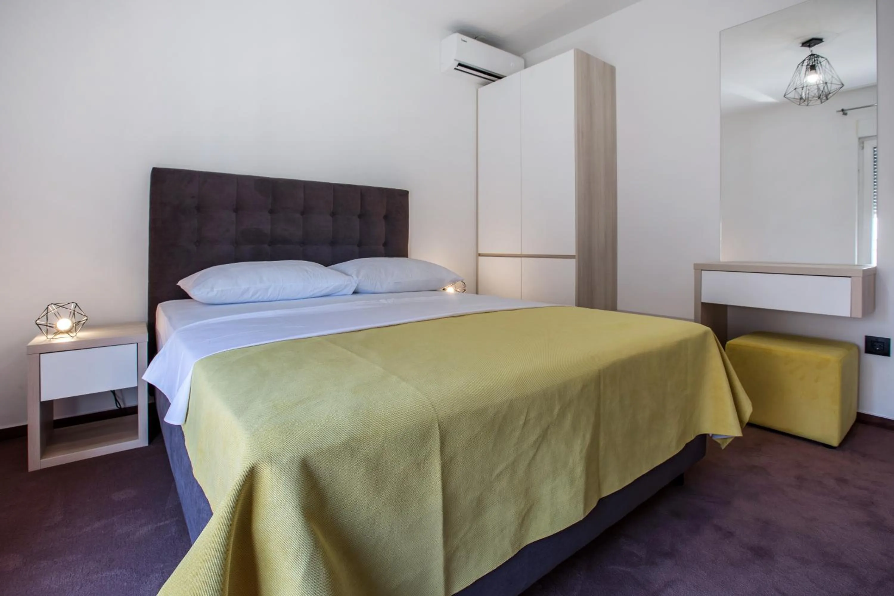 Decorative detail, Bed in Villa M