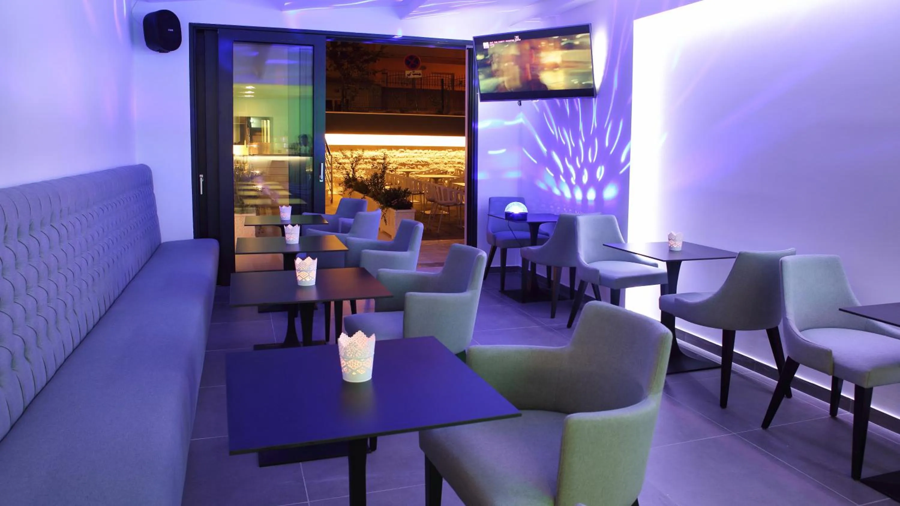 Communal lounge/ TV room in Villa M