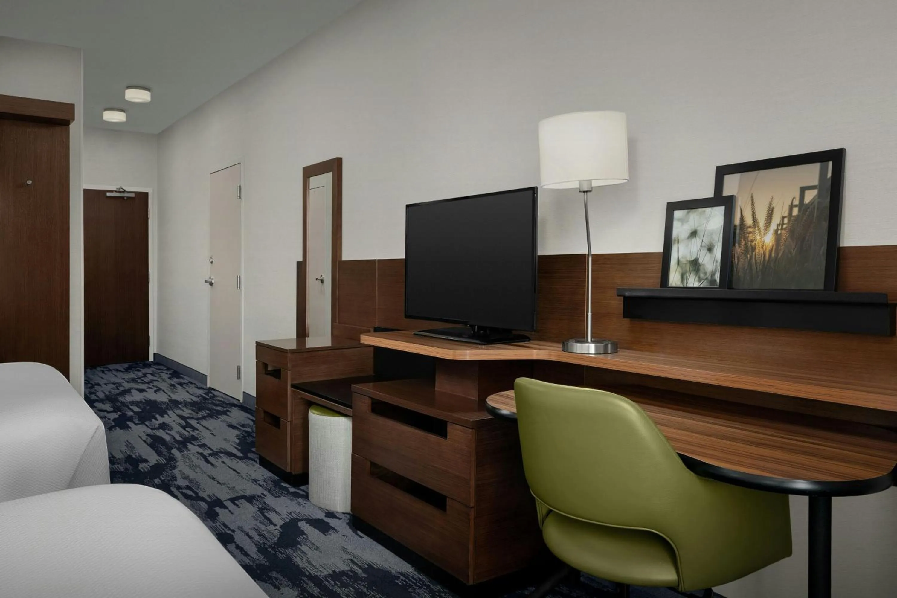 Photo of the whole room, Bed in Fairfield Inn & Suites by Marriott Atlanta Stockbridge