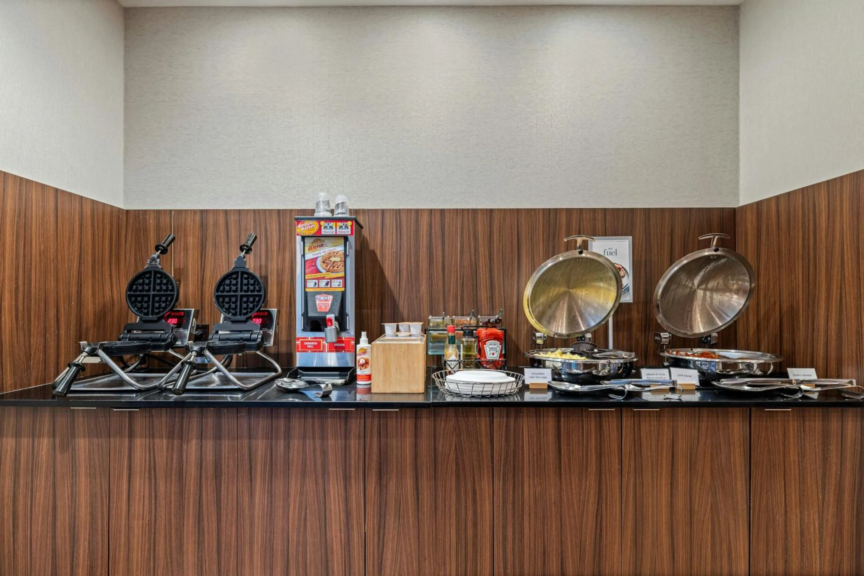 Breakfast in Fairfield Inn & Suites by Marriott Nashville Downtown-MetroCenter