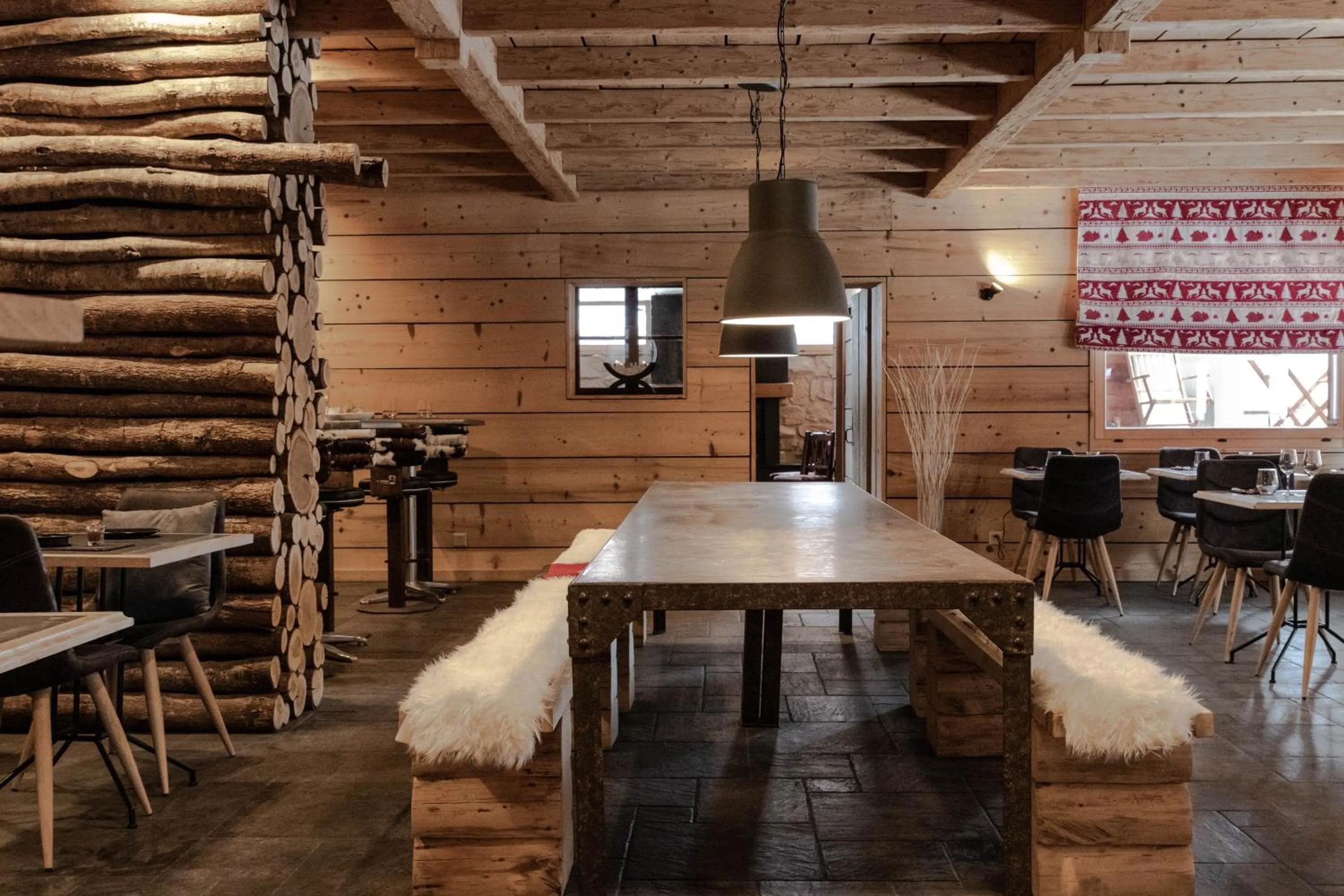 Restaurant/places to eat in Hotel L'Etable