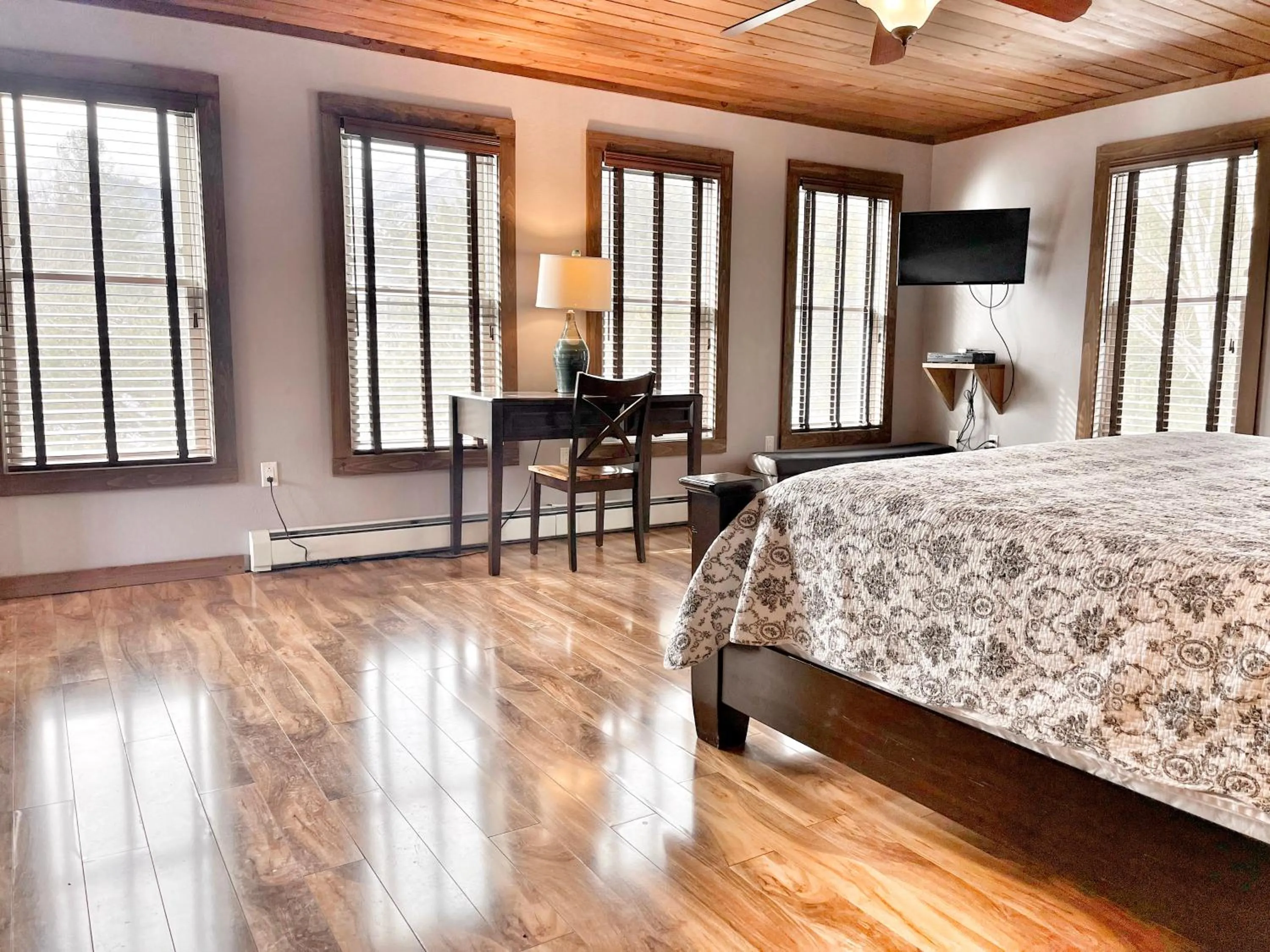Bedroom, Bed in Whiteface Mountain Chalet