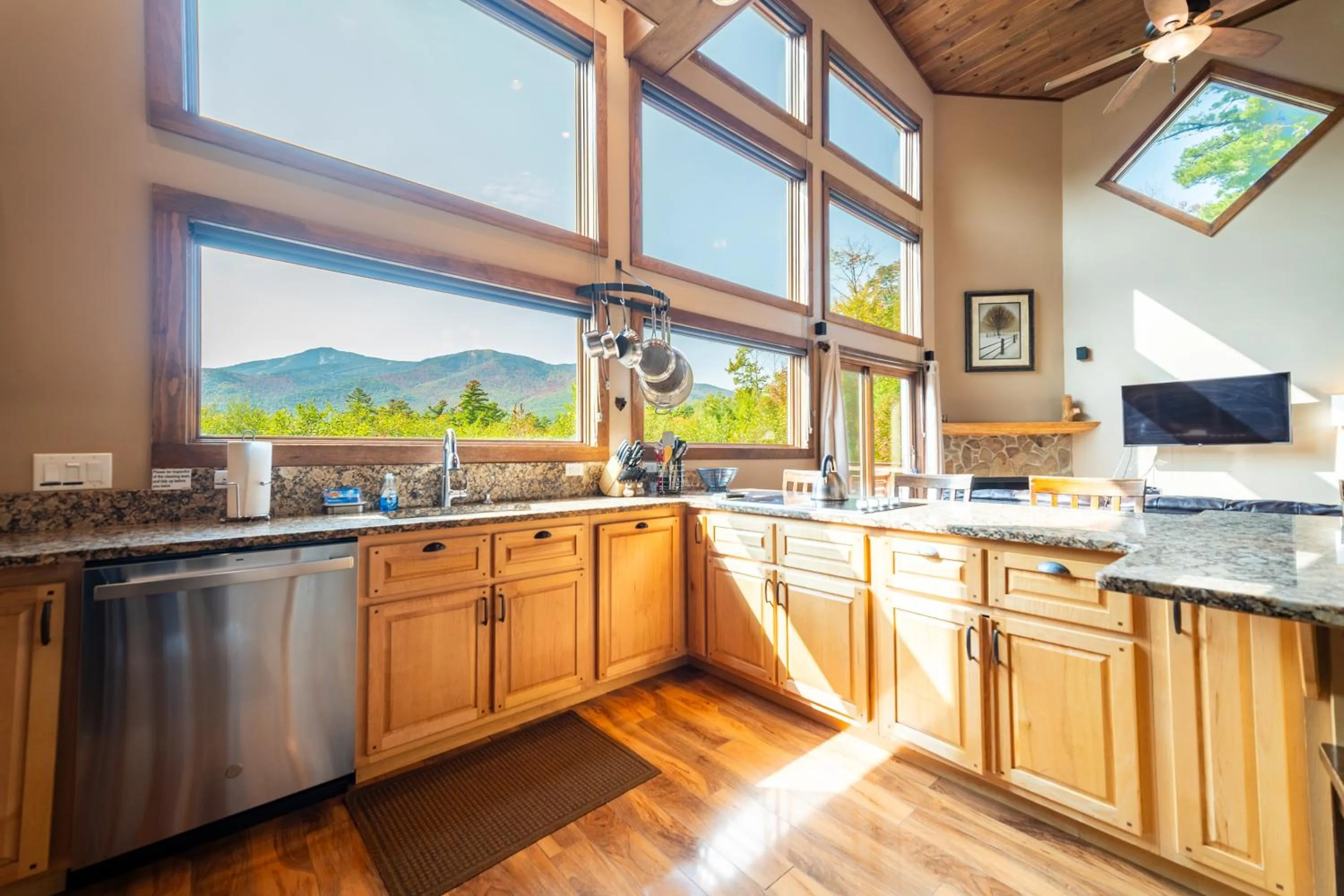 Kitchen or kitchenette in Lookout Mountain Chalet