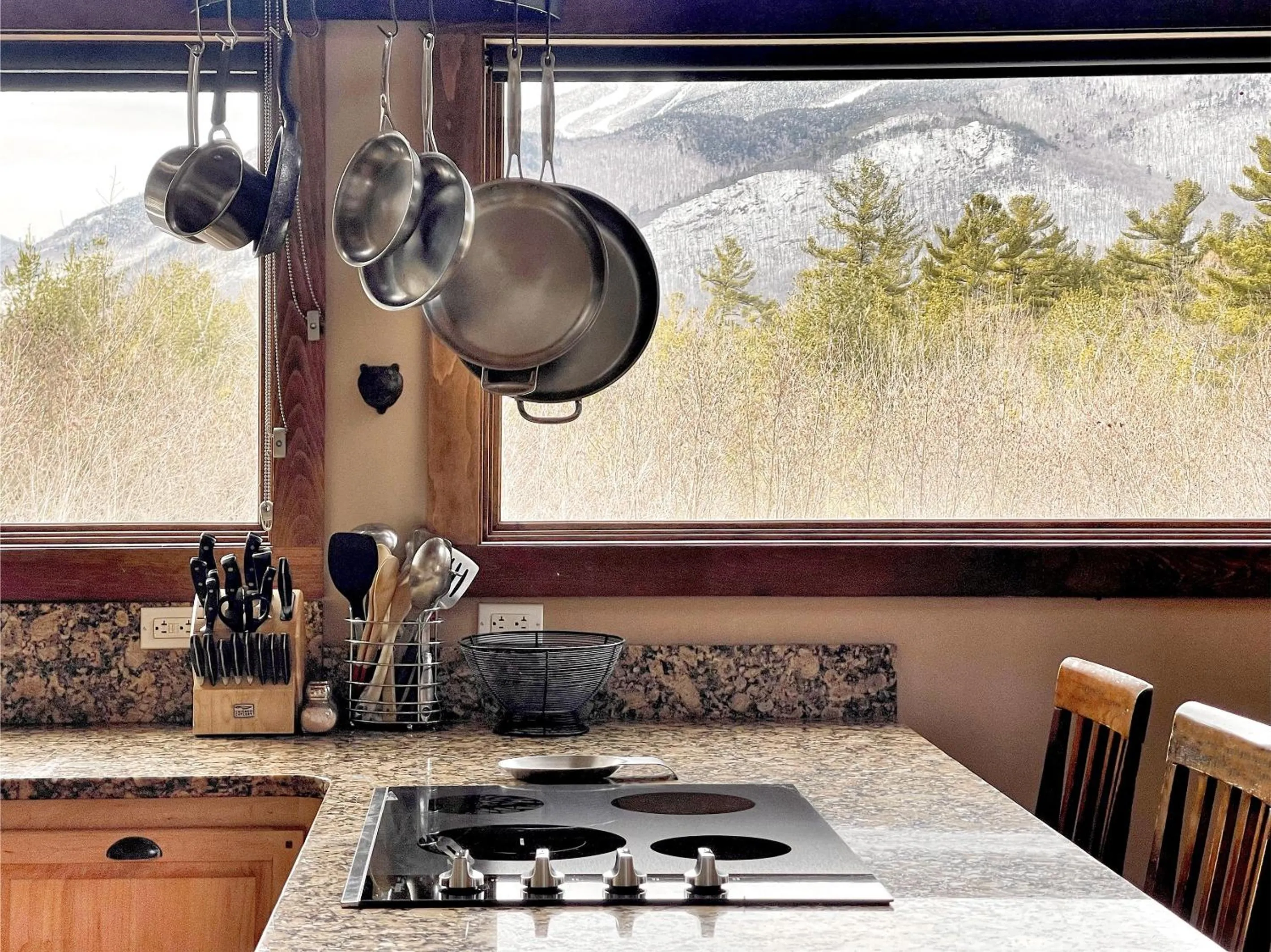 Kitchen or kitchenette in Lookout Mountain Chalet