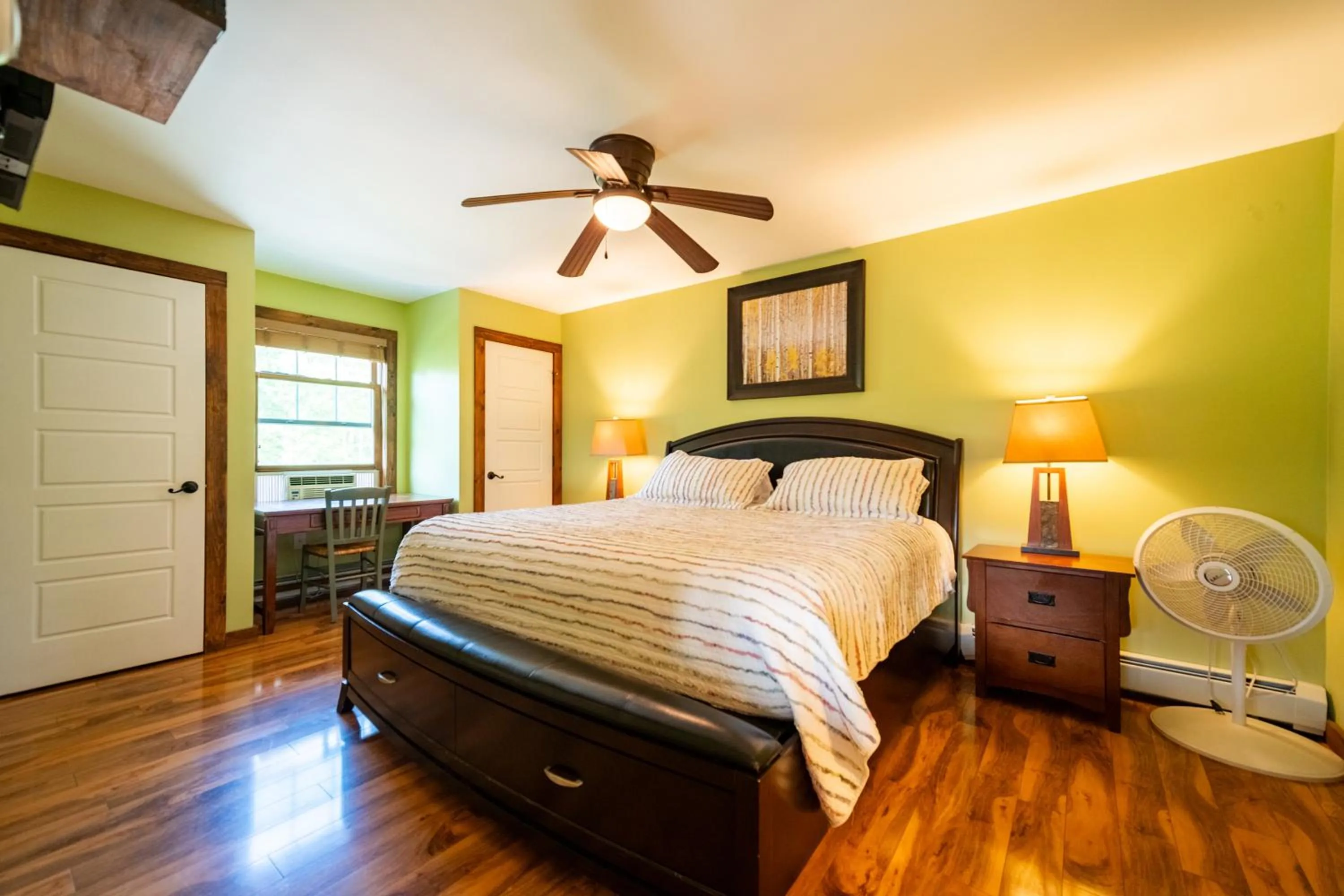 Bed in Lookout Mountain Chalet
