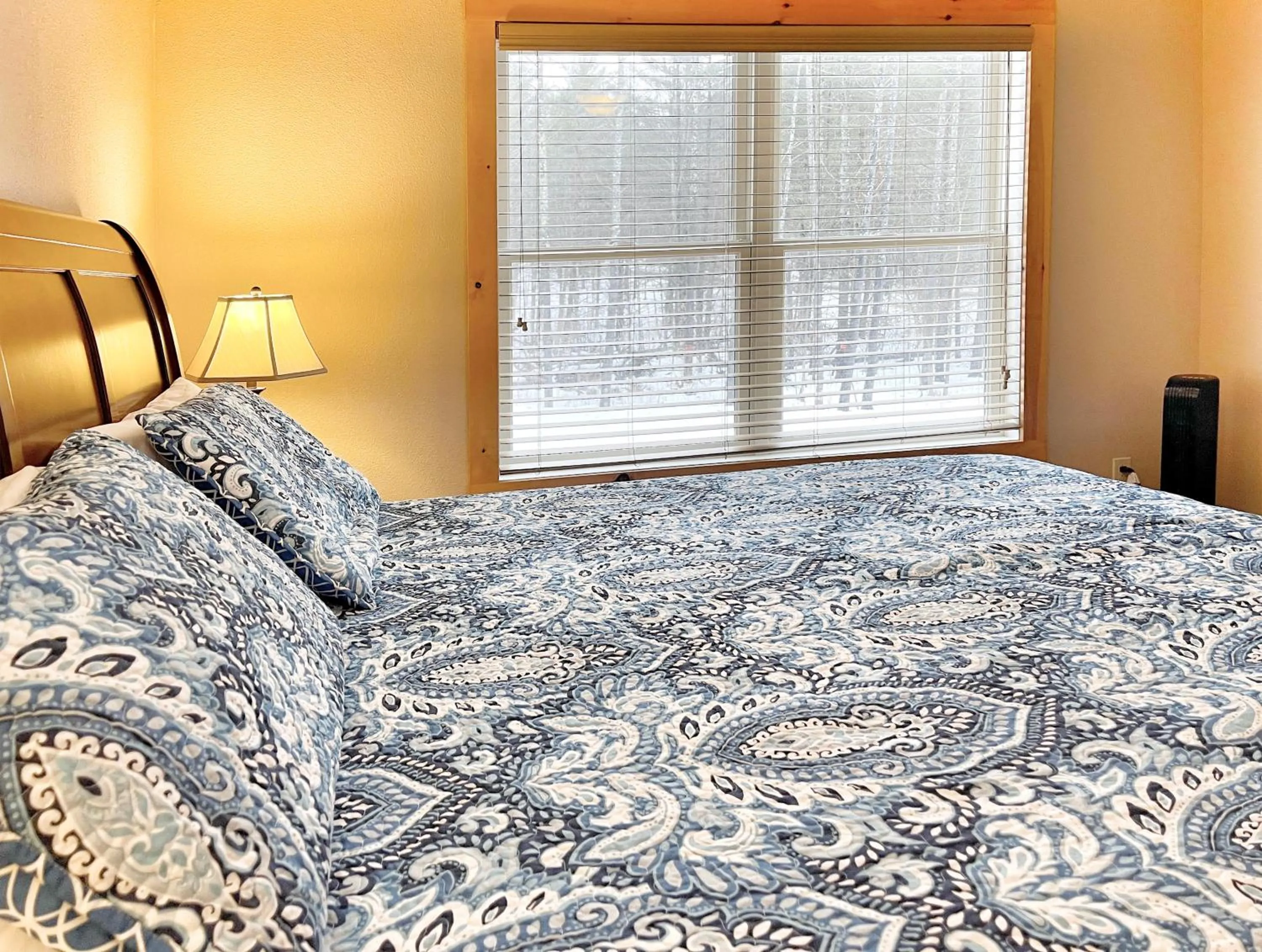 Bedroom, Bed in Cascade Mountain Chalet